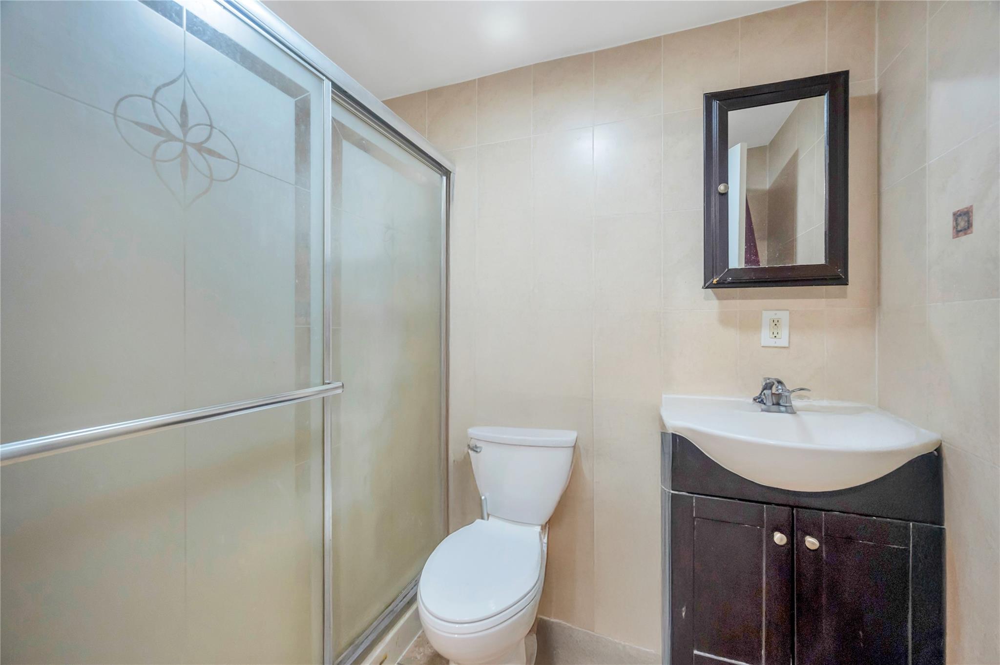 34 Harlem Avenue, Medford, NY 11763