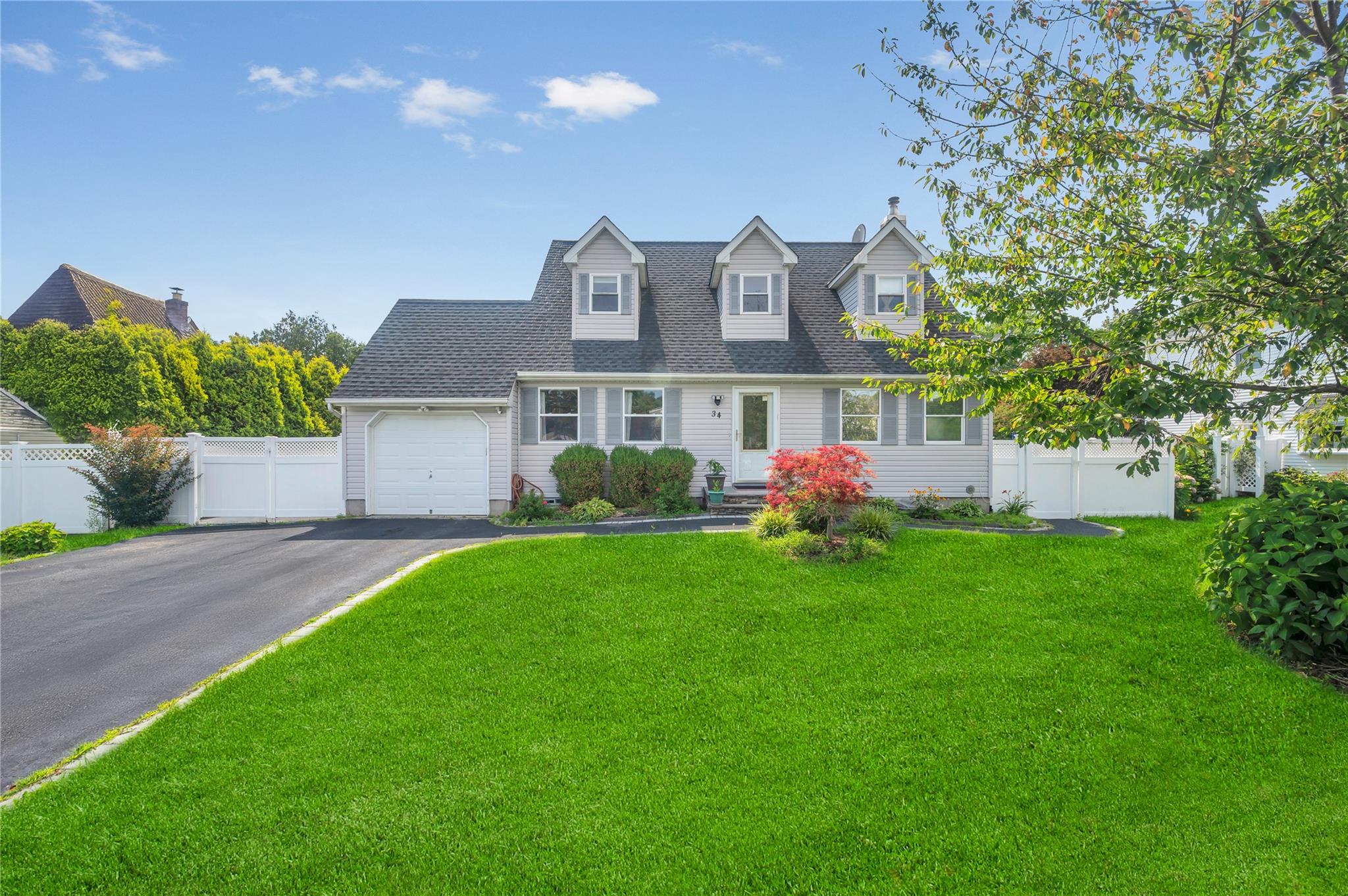 34 Harlem Avenue, Medford, NY 11763