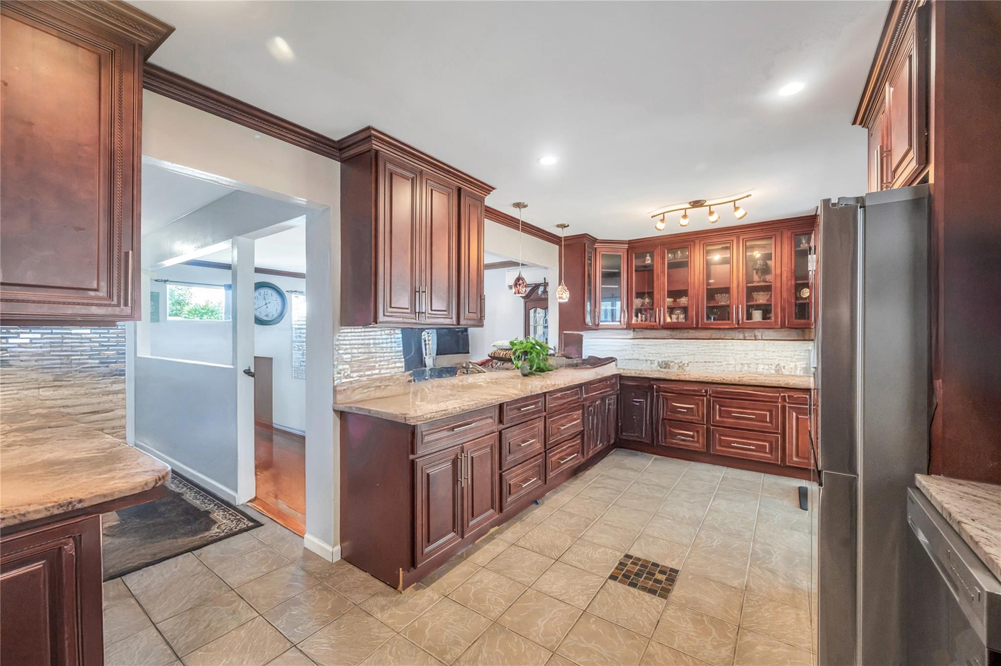 34 Harlem Avenue, Medford, NY 11763