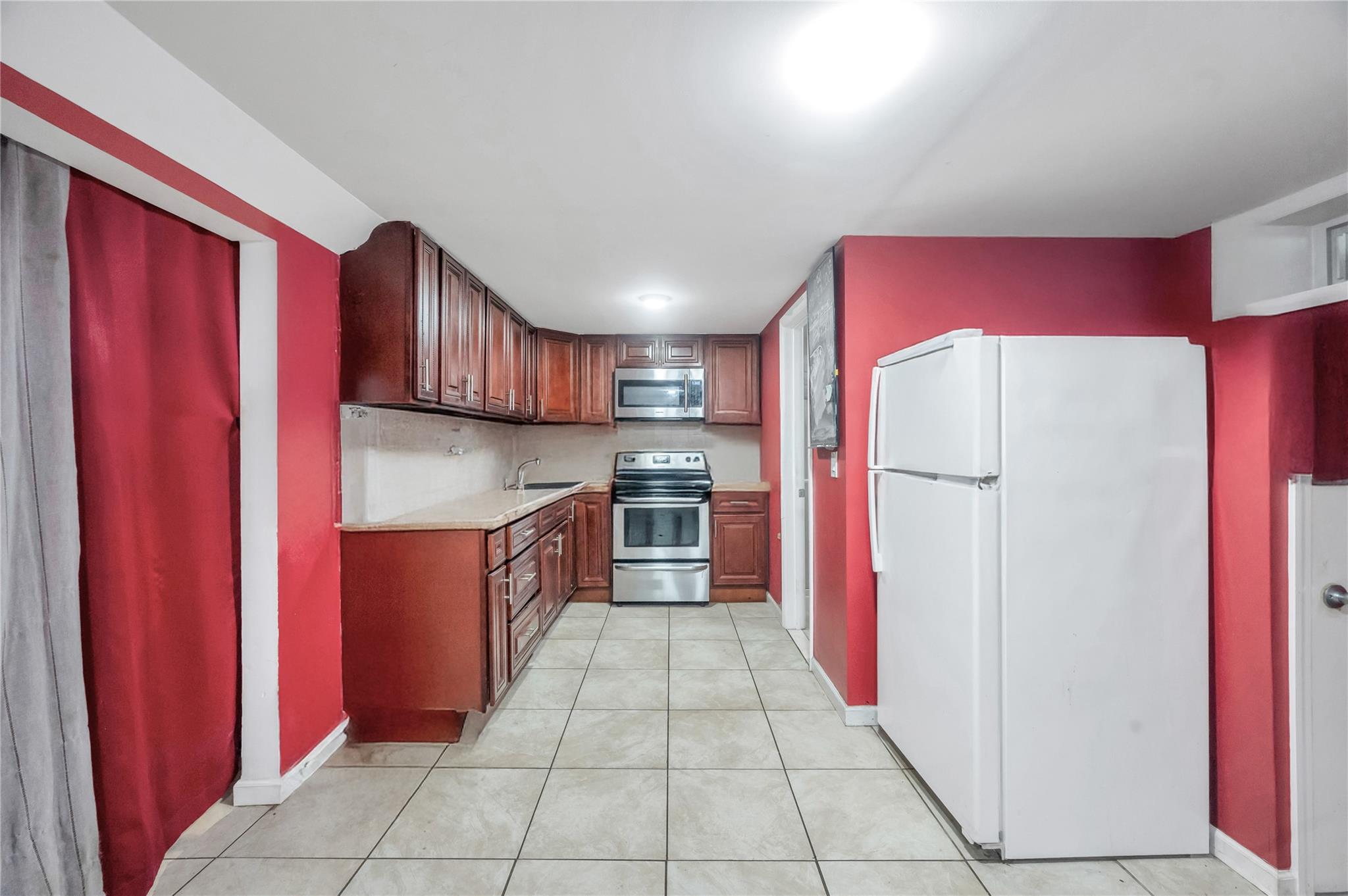 34 Harlem Avenue, Medford, NY 11763