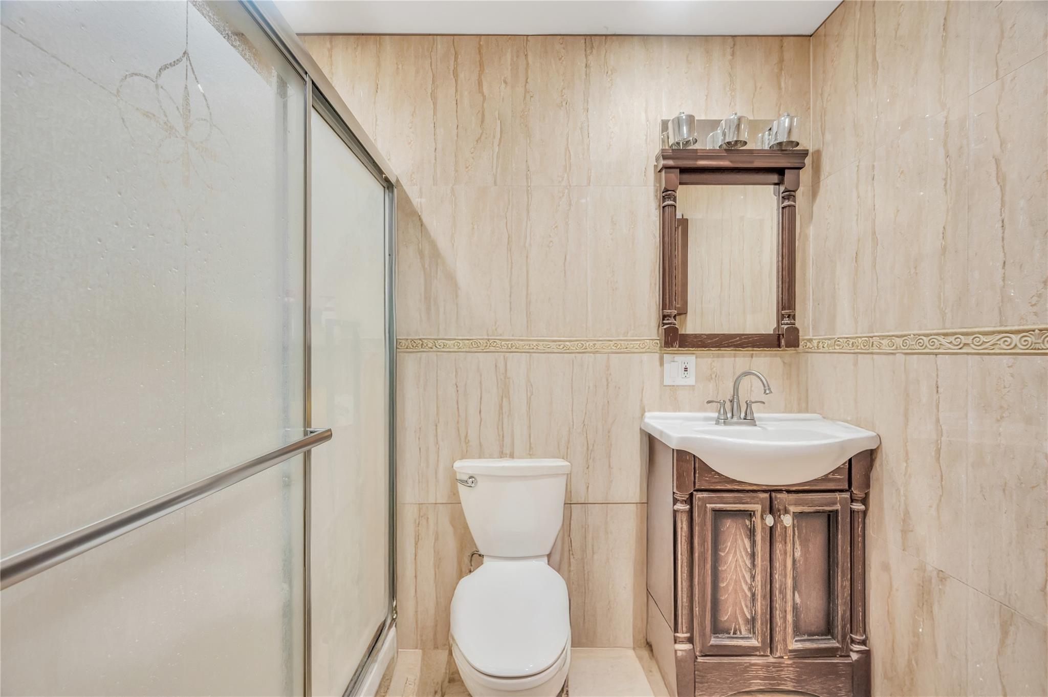 34 Harlem Avenue, Medford, NY 11763