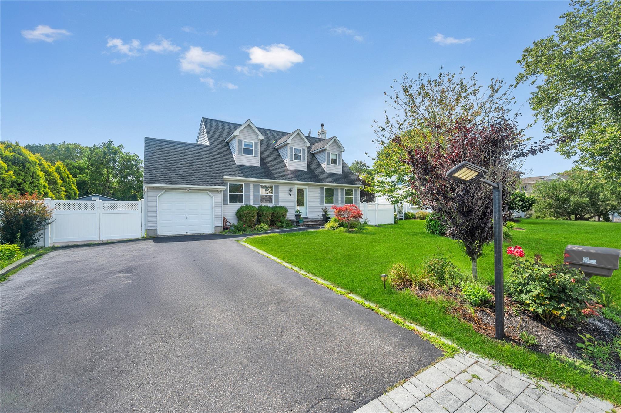 34 Harlem Avenue, Medford, NY 11763