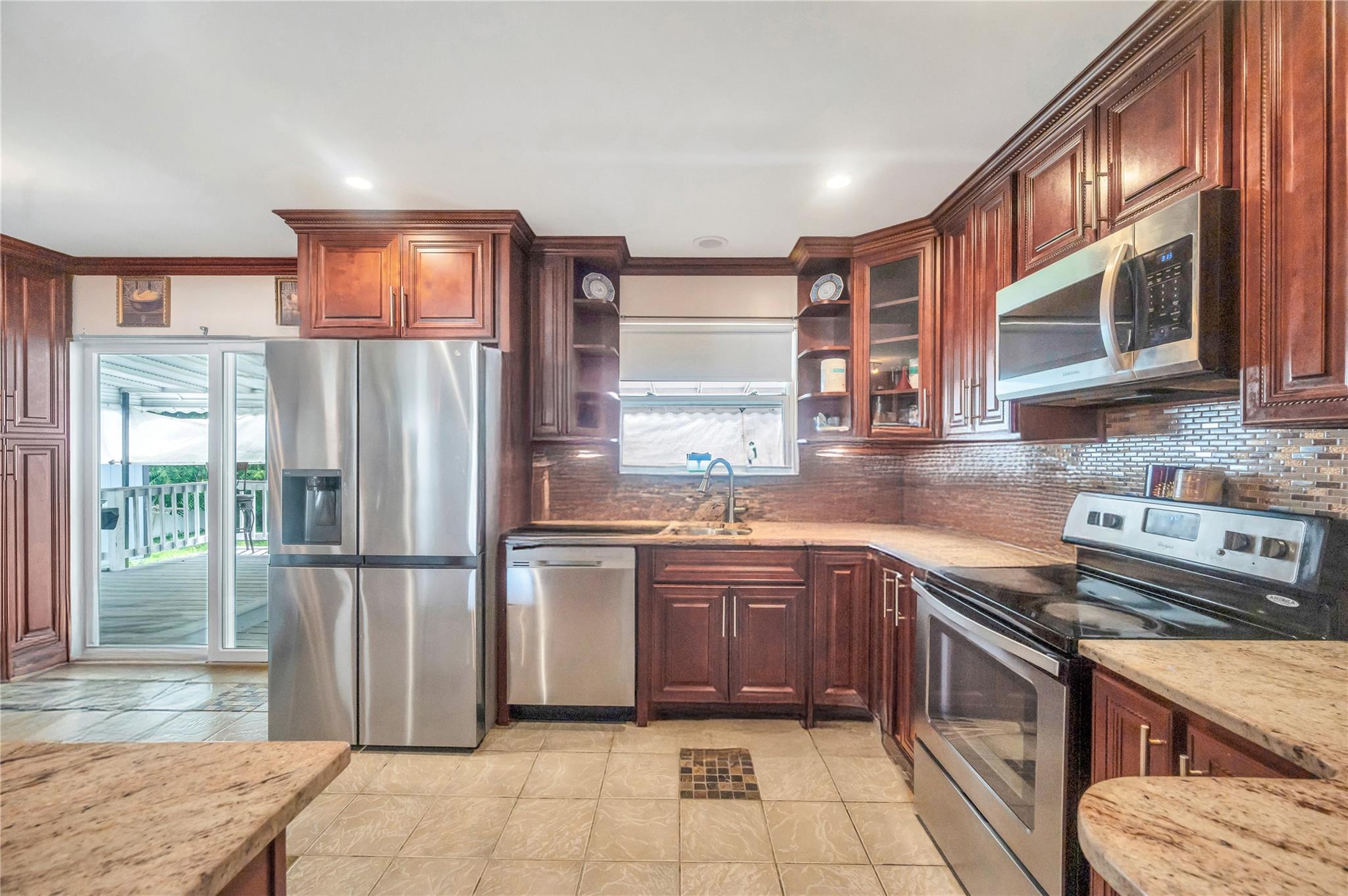 34 Harlem Avenue, Medford, NY 11763