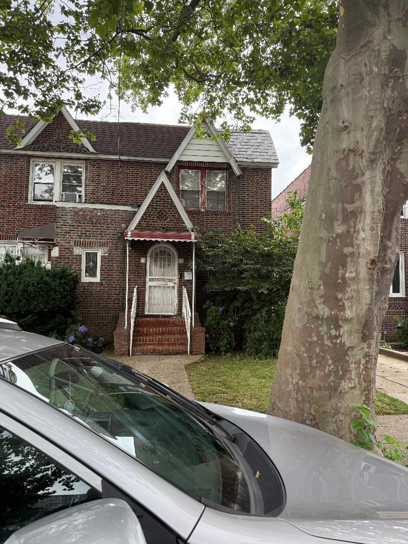 89-09 215 Street, Queens Village, NY 11427