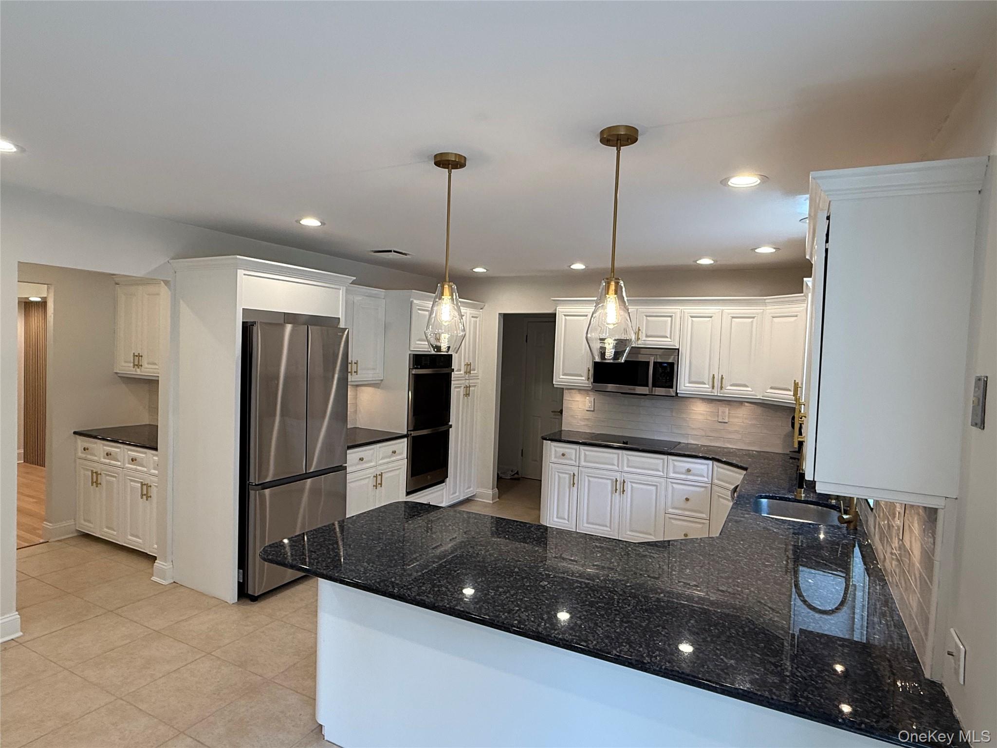 7 Northwood Court, Dix Hills, NY 11746