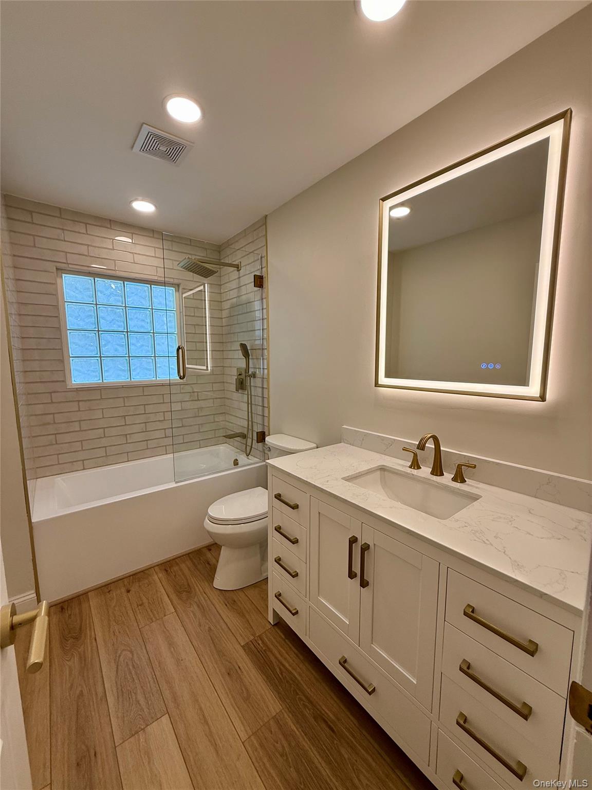 7 Northwood Court, Dix Hills, NY 11746