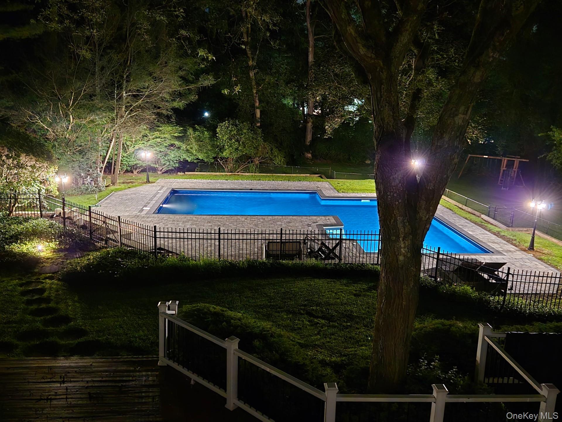 7 Northwood Court, Dix Hills, NY 11746