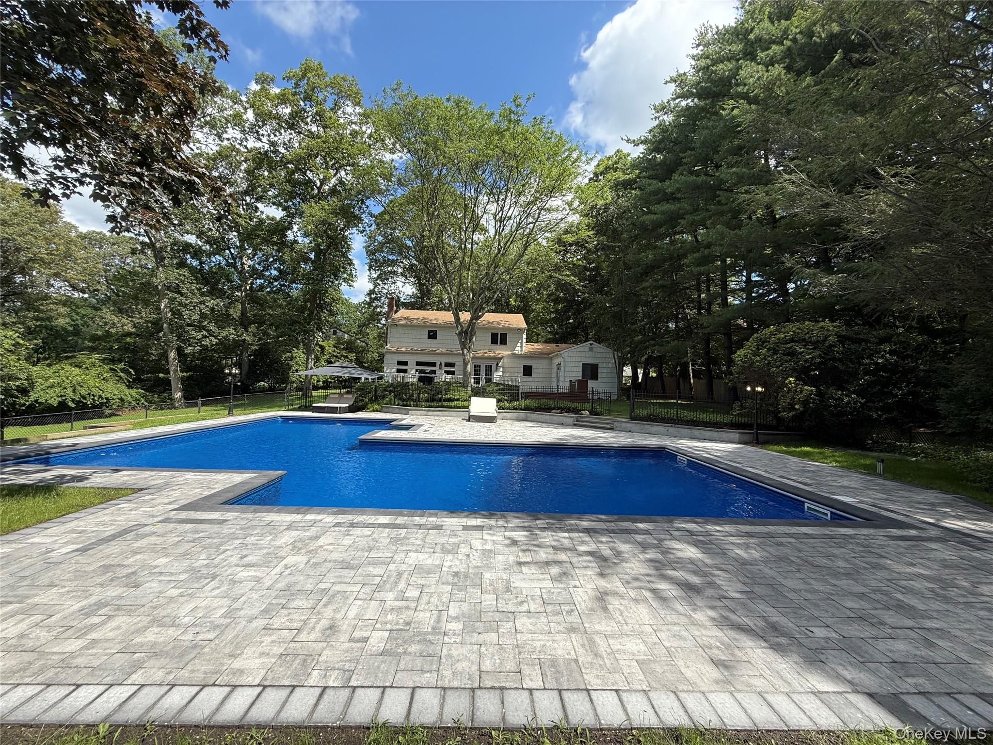 7 Northwood Court, Dix Hills, NY 11746