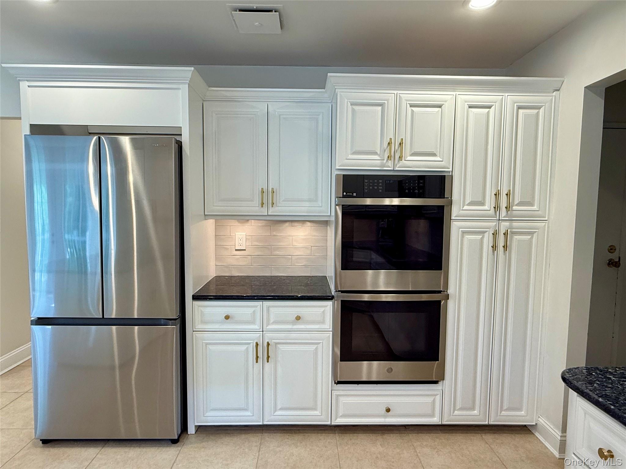 7 Northwood Court, Dix Hills, NY 11746