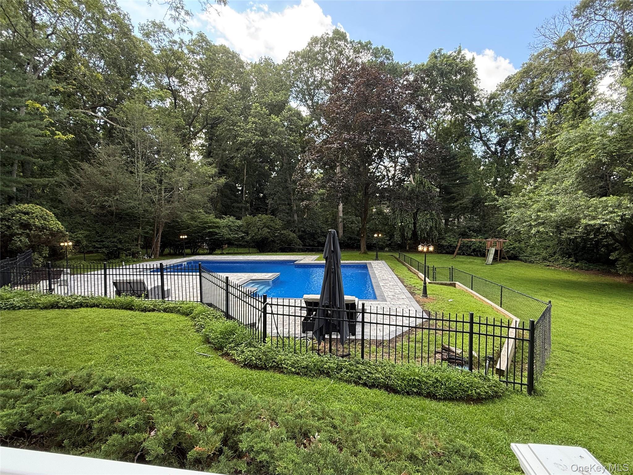 7 Northwood Court, Dix Hills, NY 11746