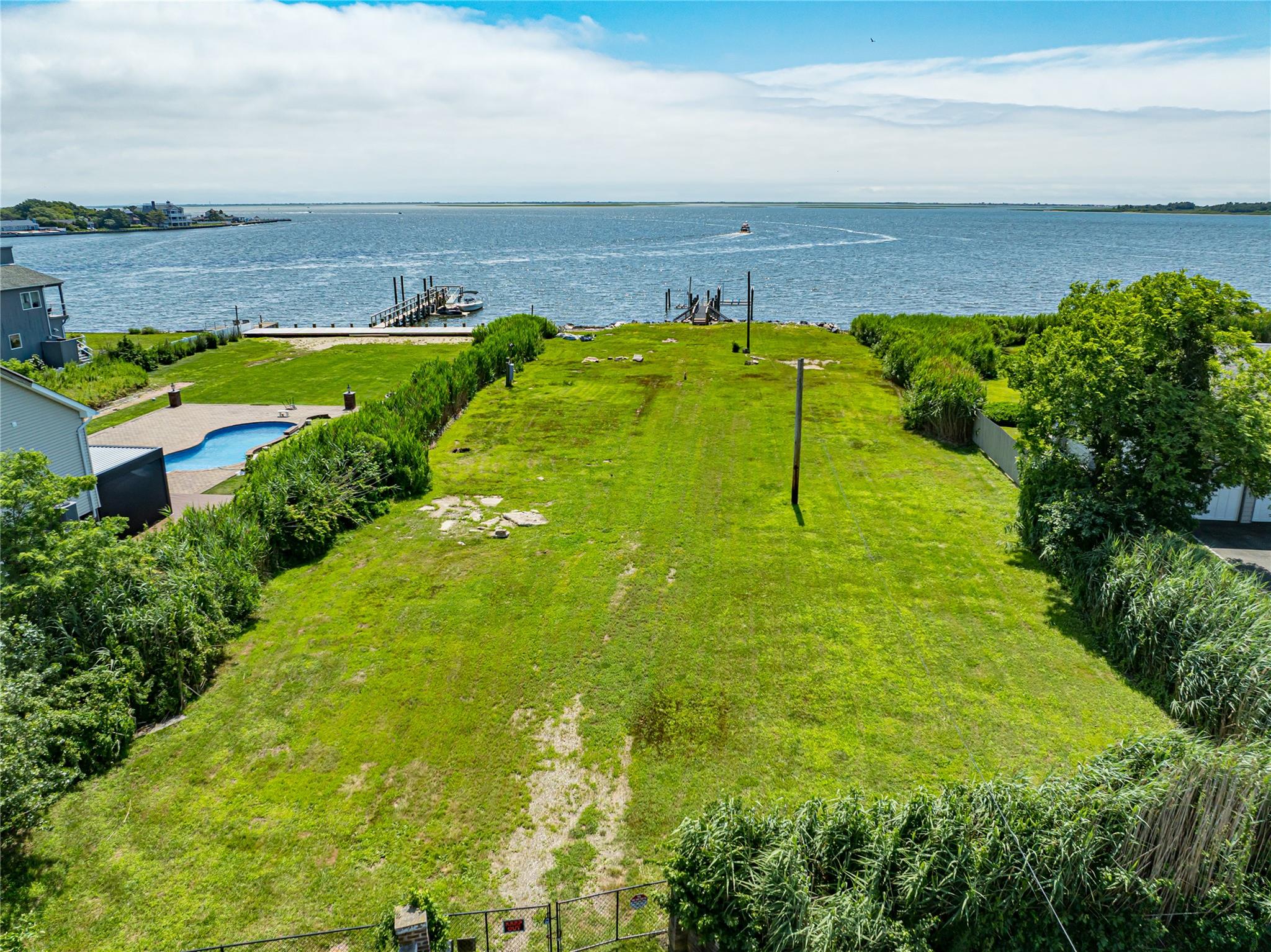 32 Unqua Place, Amityville, NY 11701