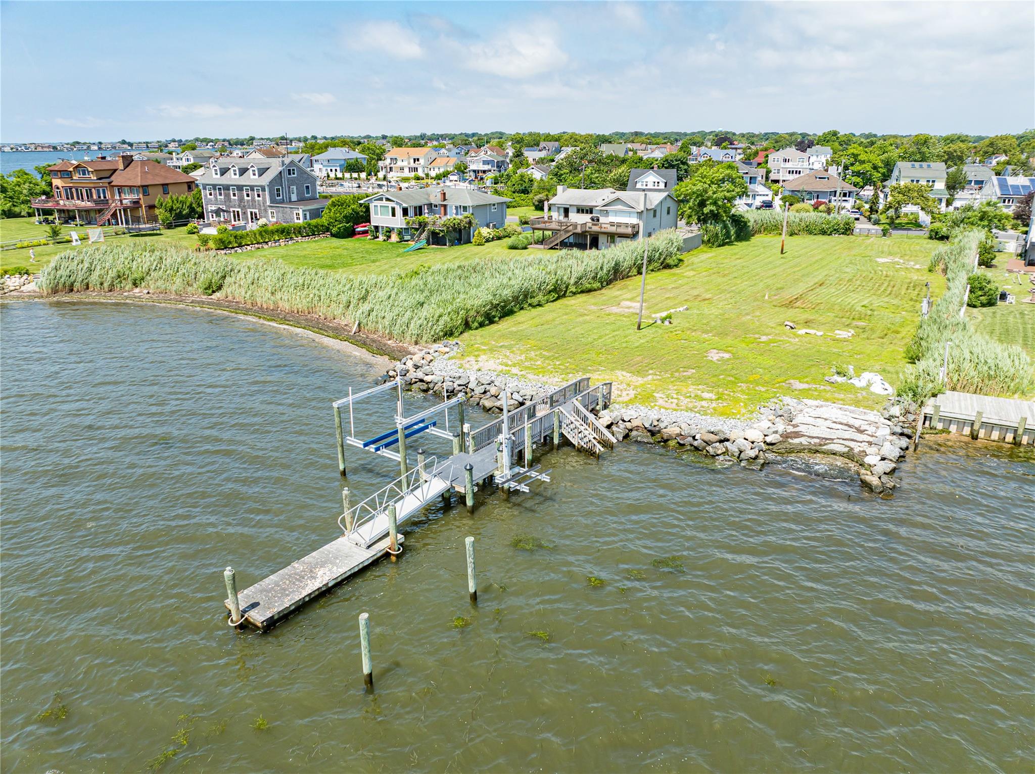 32 Unqua Place, Amityville, NY 11701