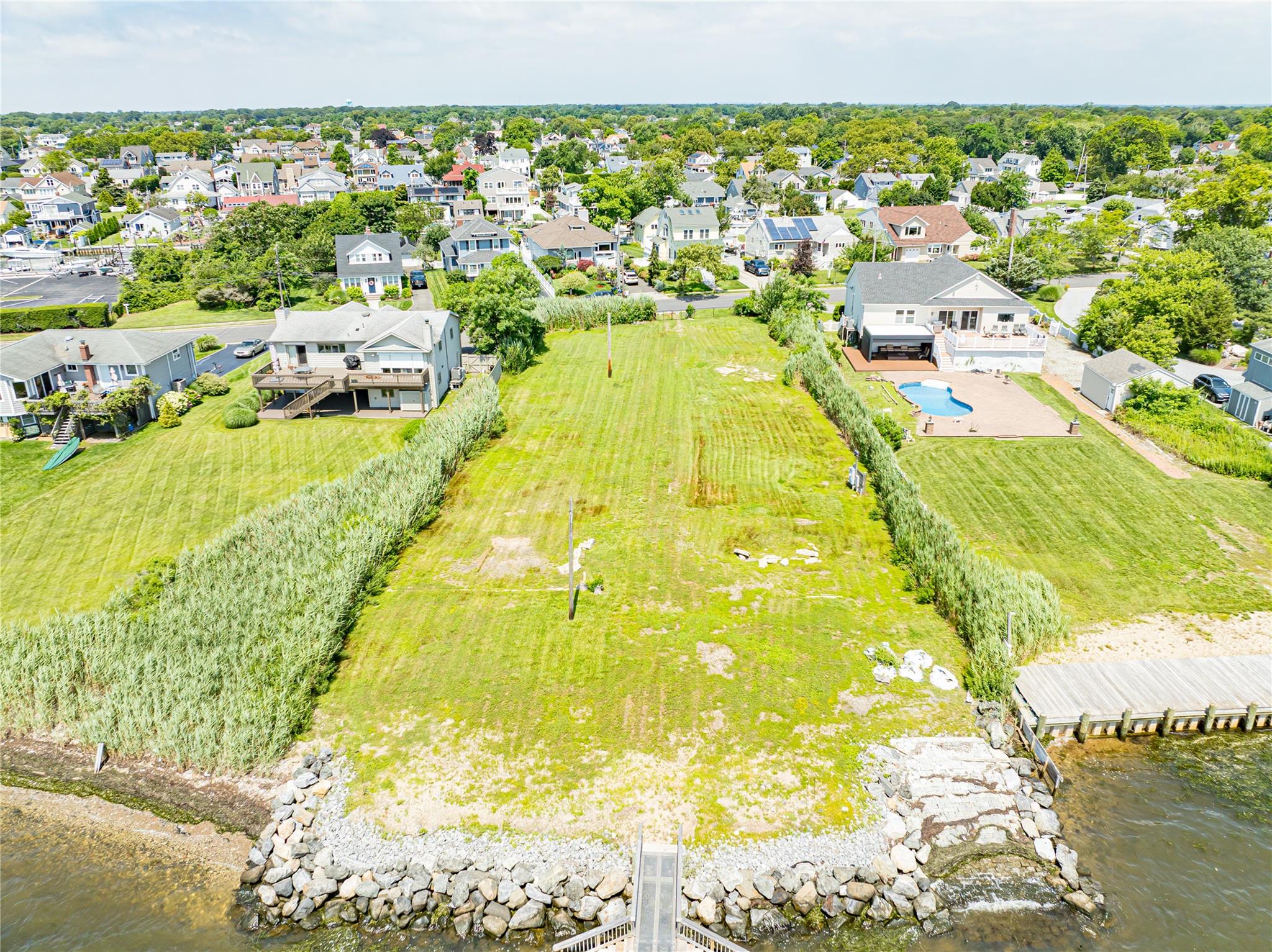 32 Unqua Place, Amityville, NY 11701