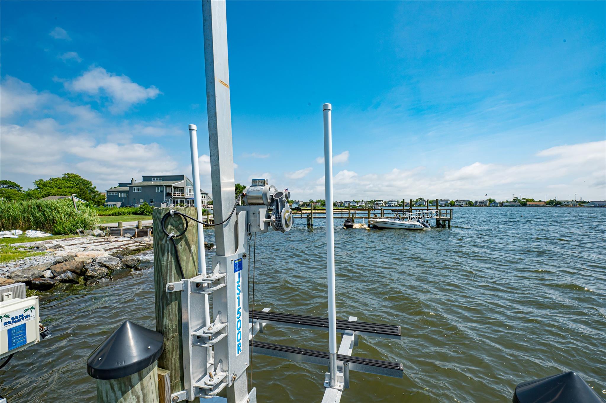 32 Unqua Place, Amityville, NY 11701