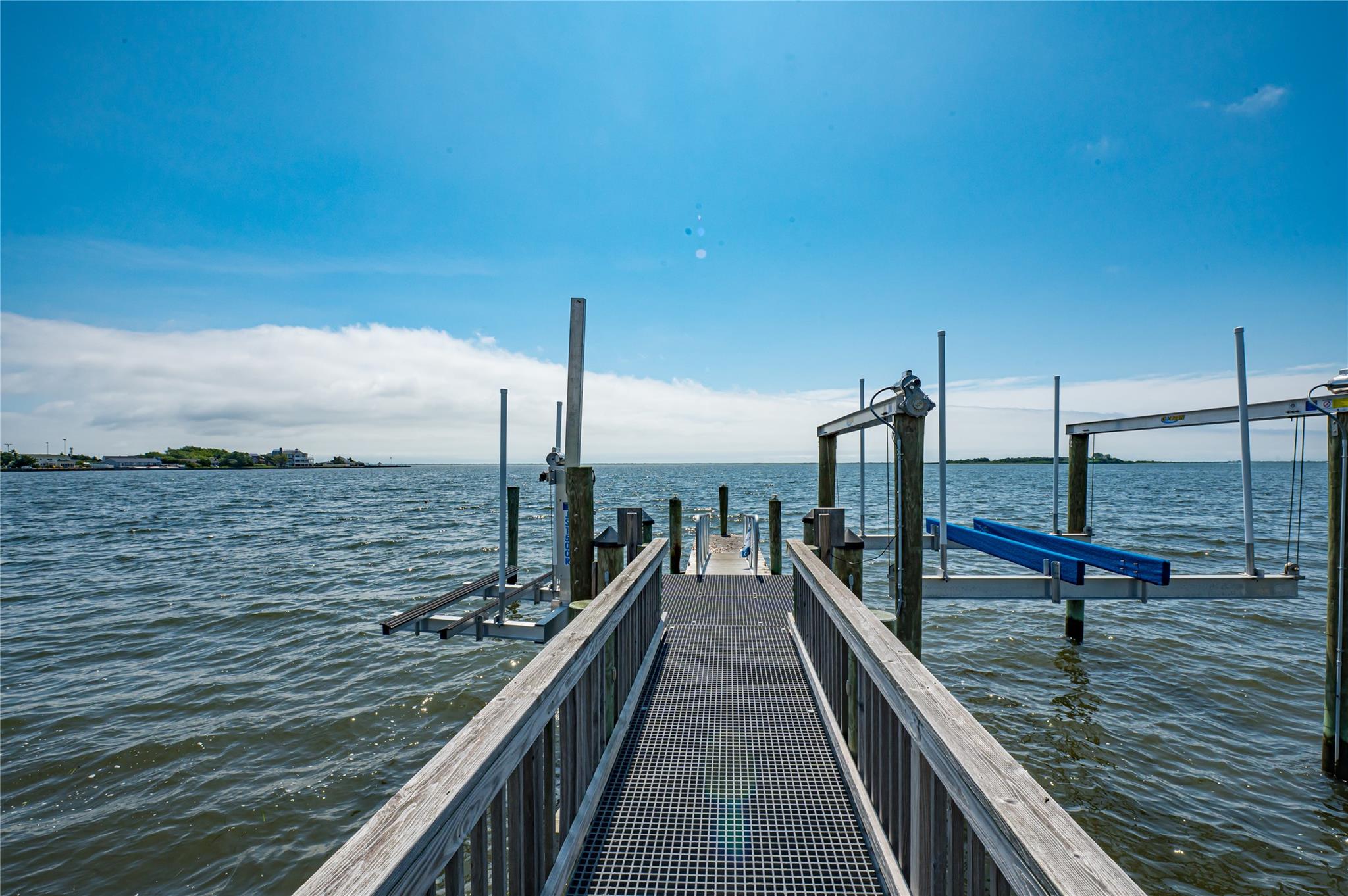 32 Unqua Place, Amityville, NY 11701