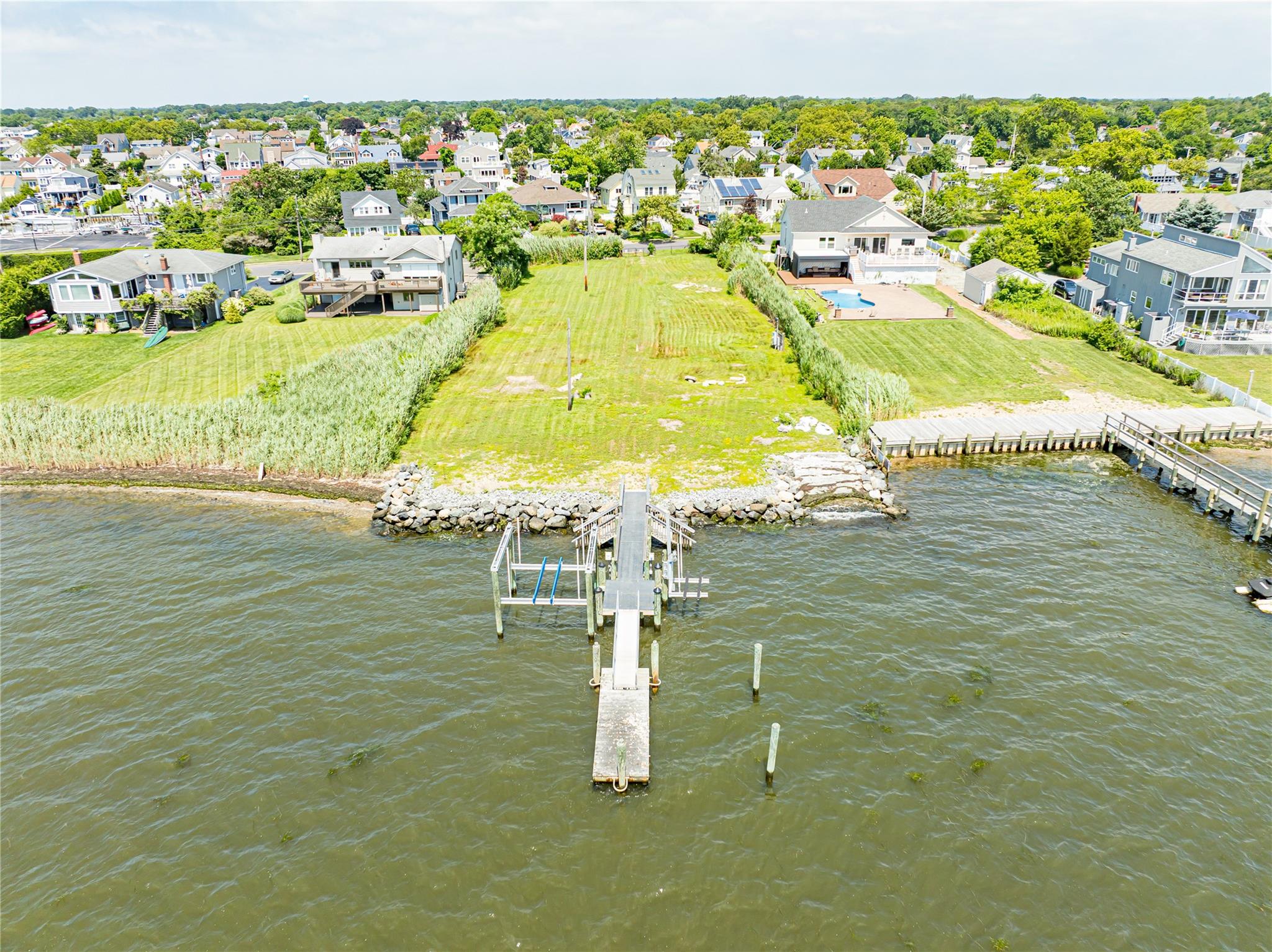 32 Unqua Place, Amityville, NY 11701