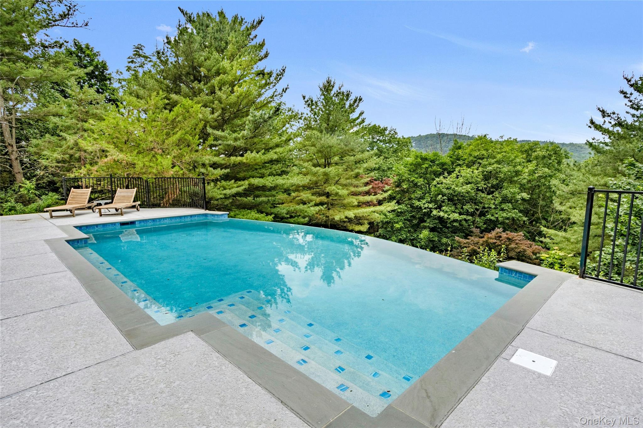 94 Cliff Road, Tuxedo Park, NY 10987