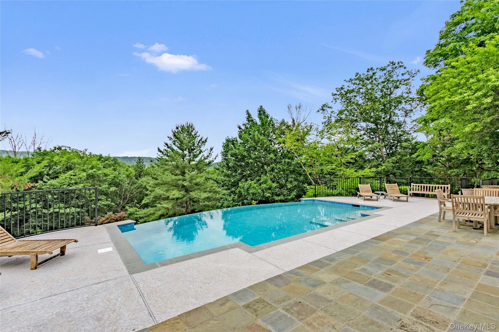 94 Cliff Road, Tuxedo Park, NY 10987