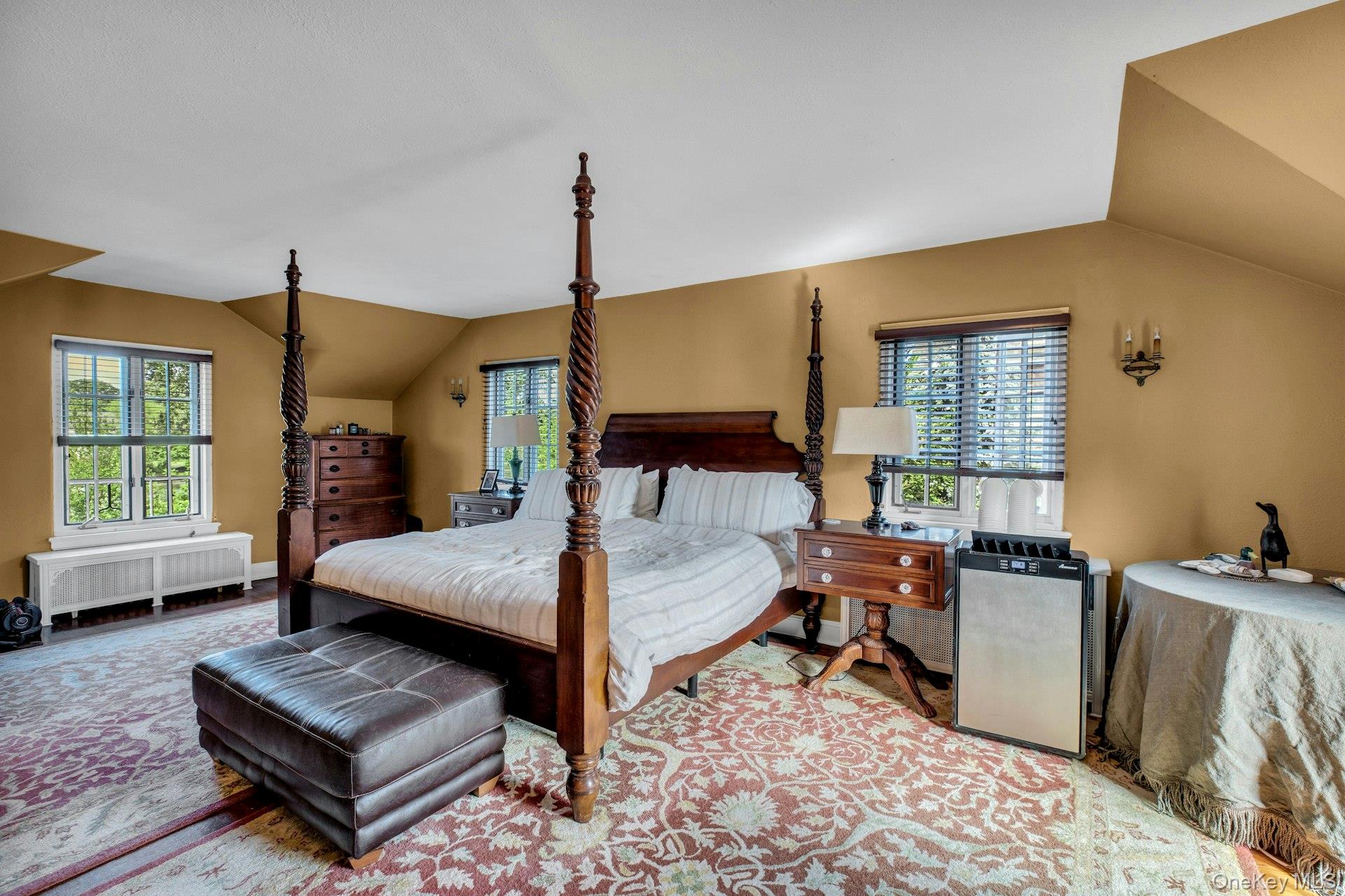 259 Lakeview Avenue W, Brightwaters, NY 11718