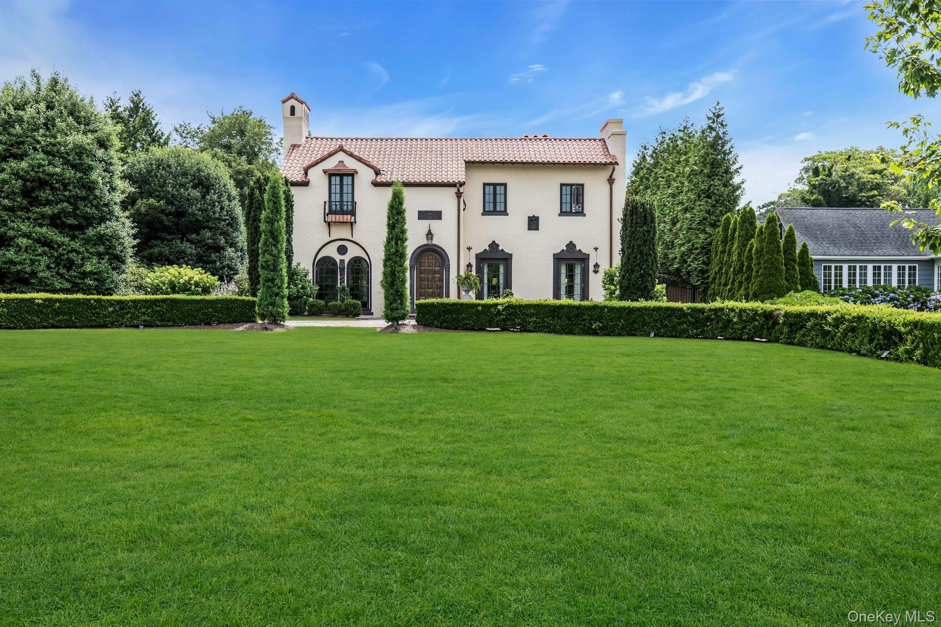 259 Lakeview Avenue W, Brightwaters, NY 11718