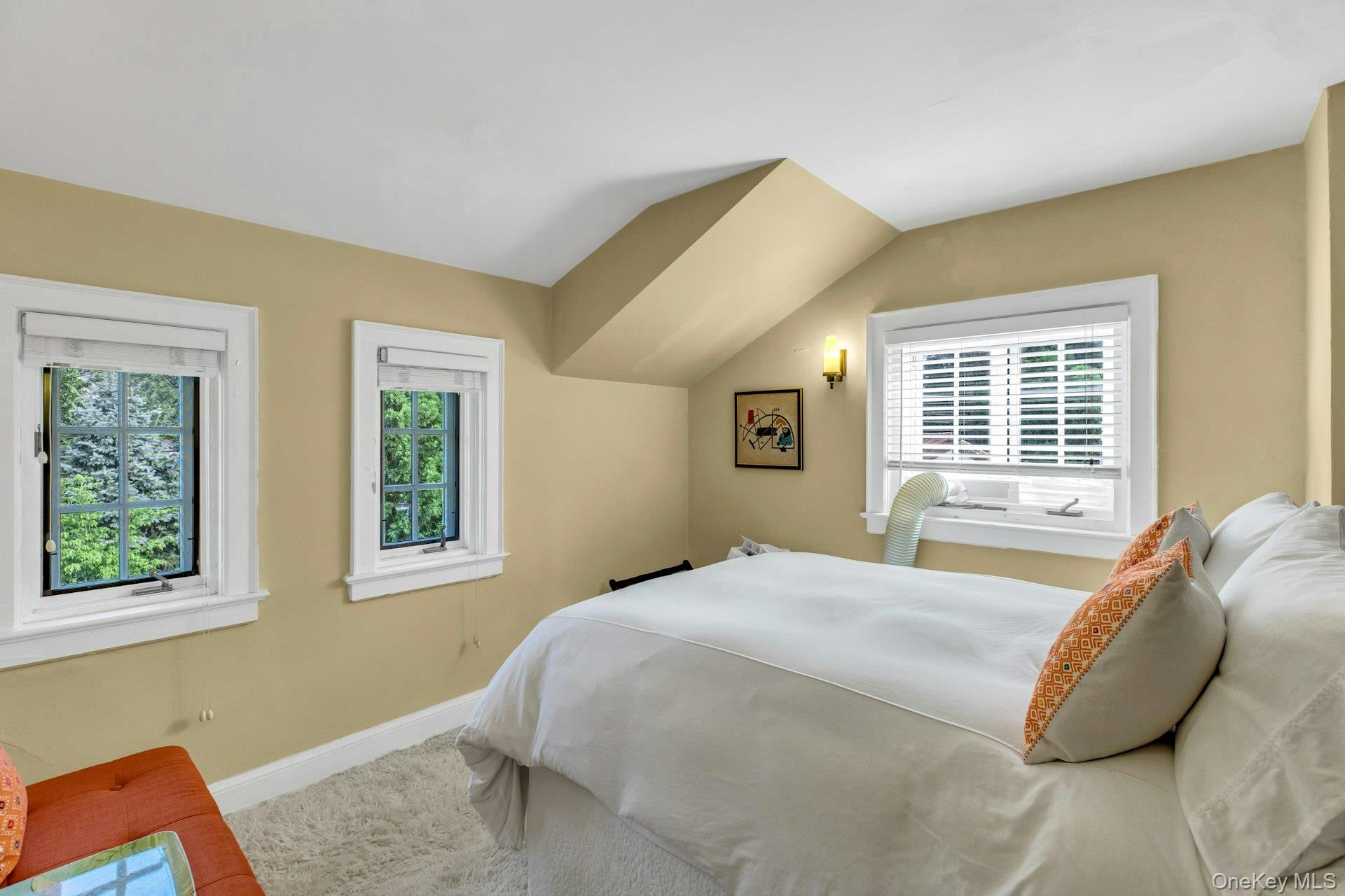 259 Lakeview Avenue W, Brightwaters, NY 11718