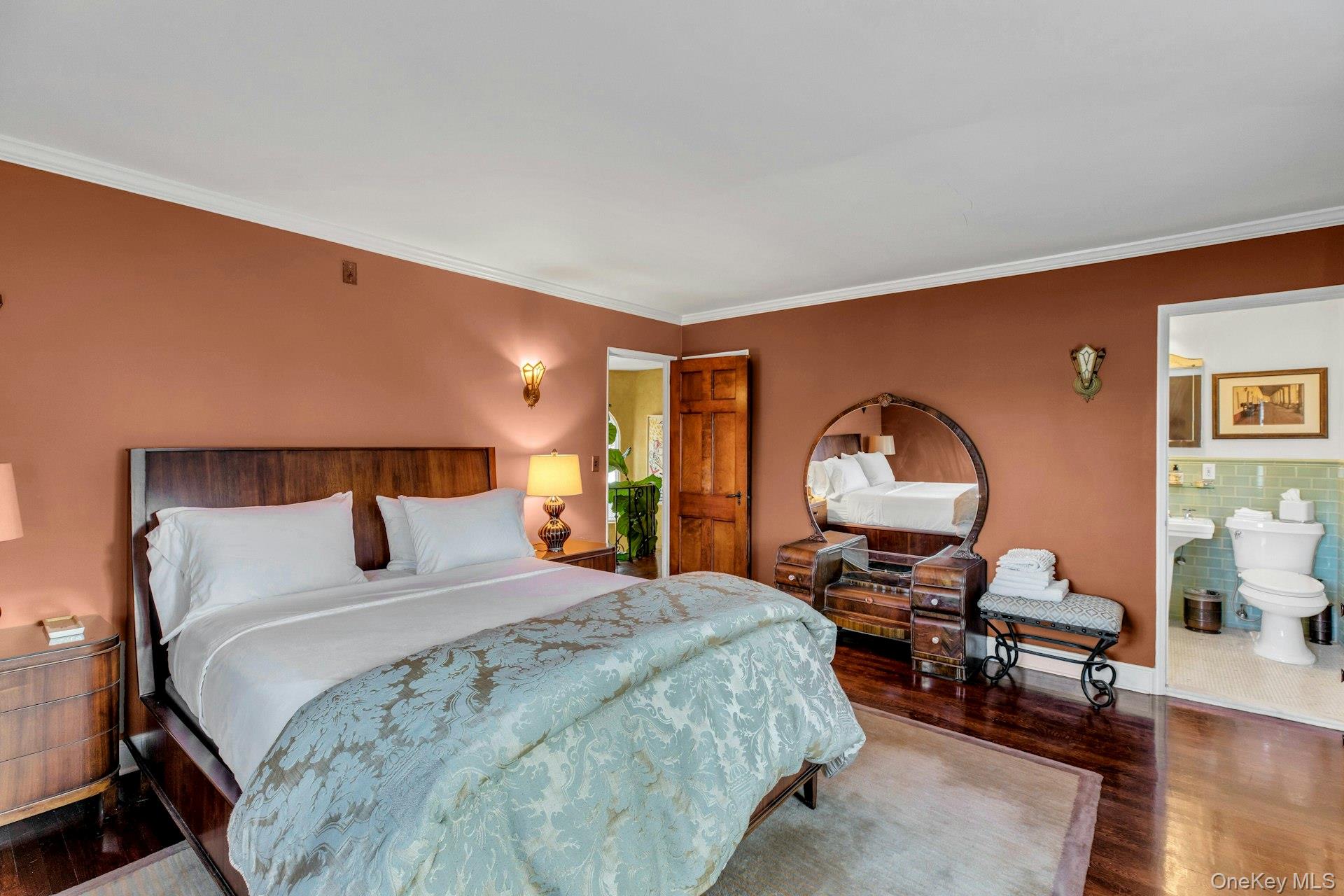 259 Lakeview Avenue W, Brightwaters, NY 11718