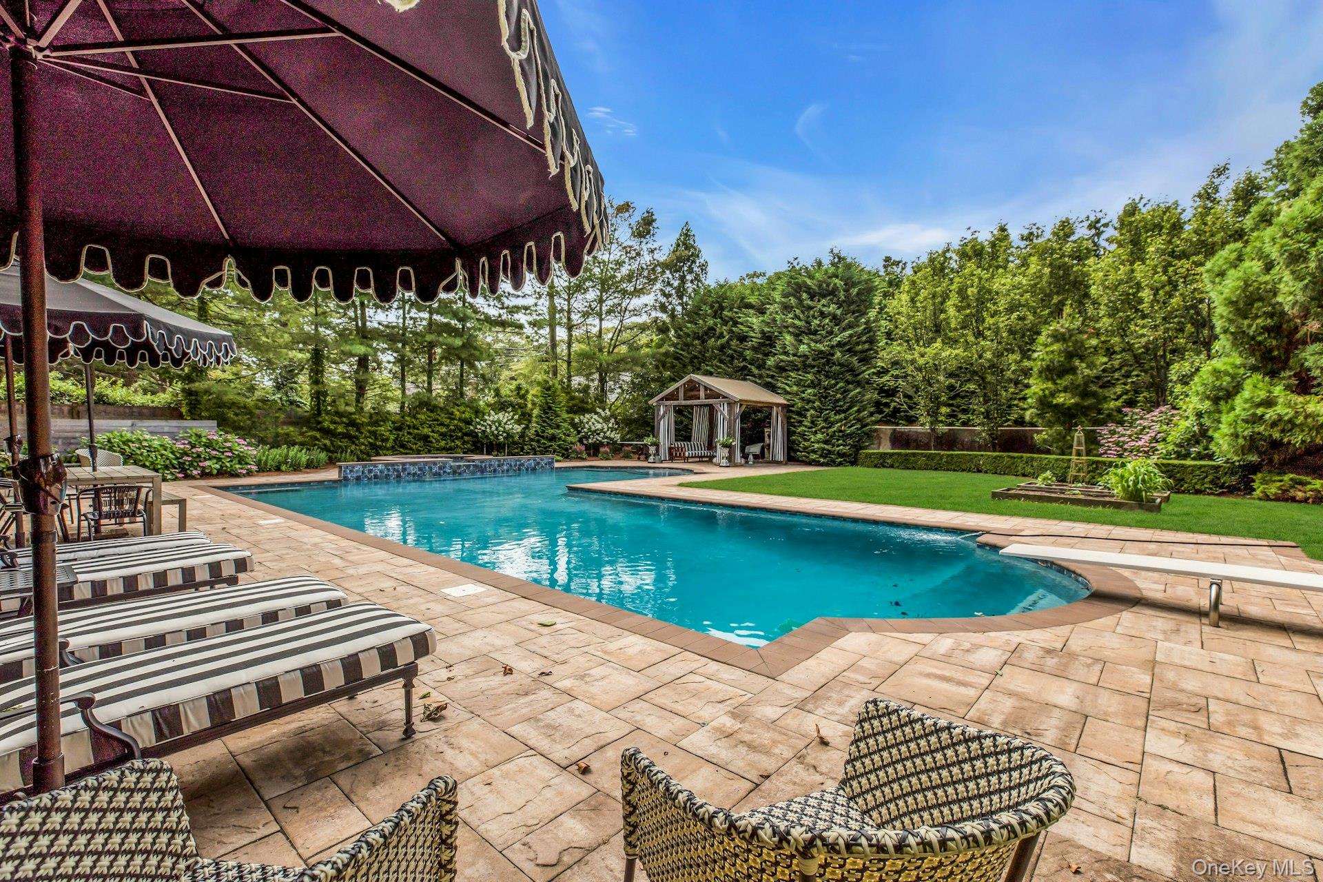 259 Lakeview Avenue W, Brightwaters, NY 11718