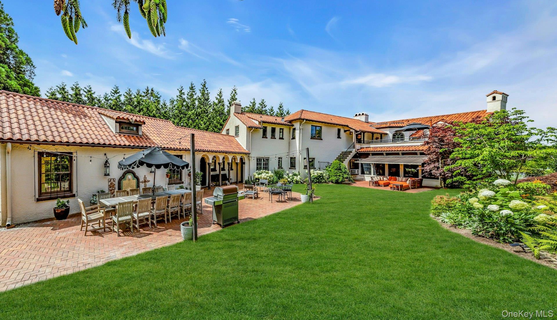 259 Lakeview Avenue W, Brightwaters, NY 11718