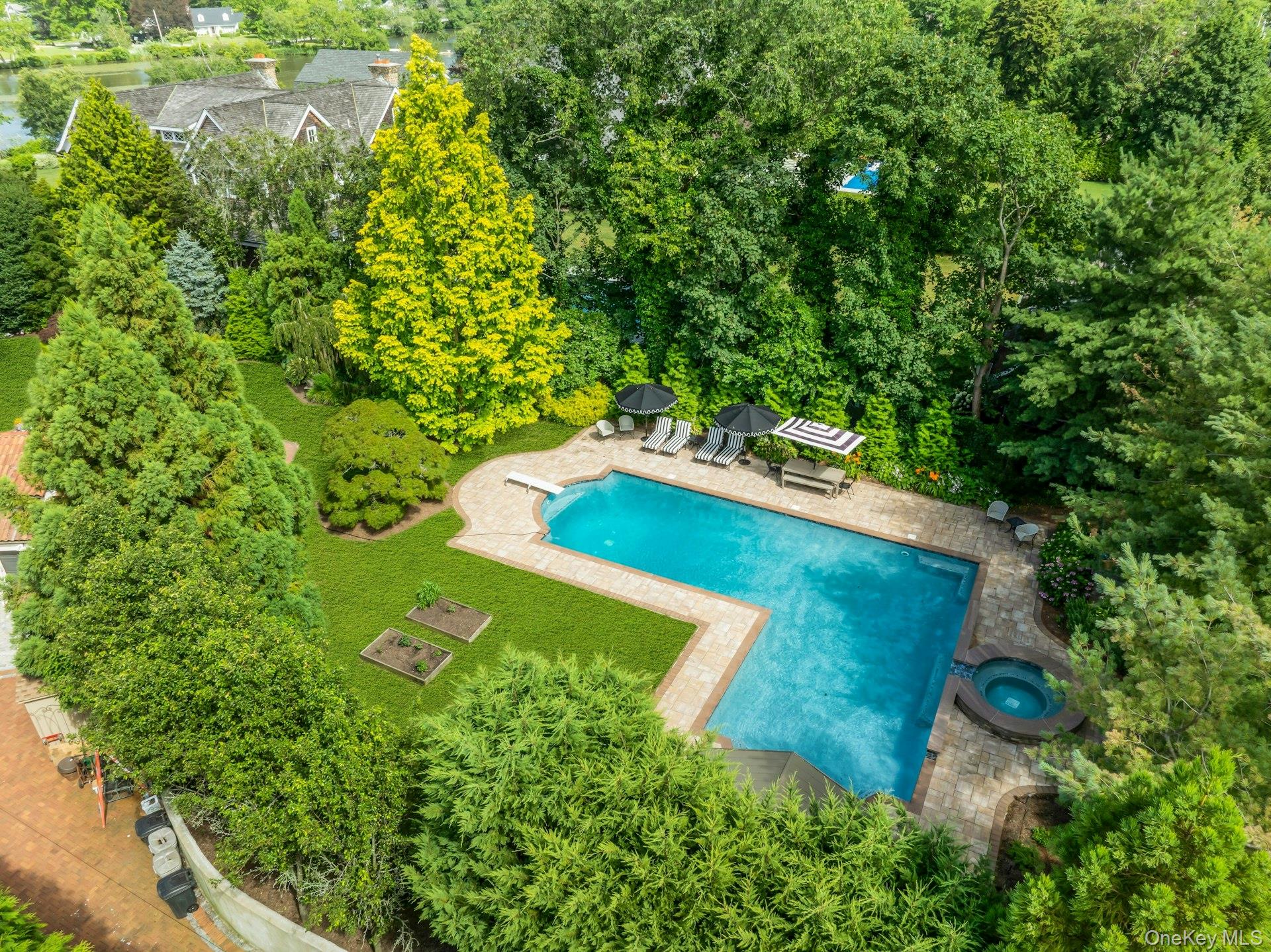 259 Lakeview Avenue W, Brightwaters, NY 11718