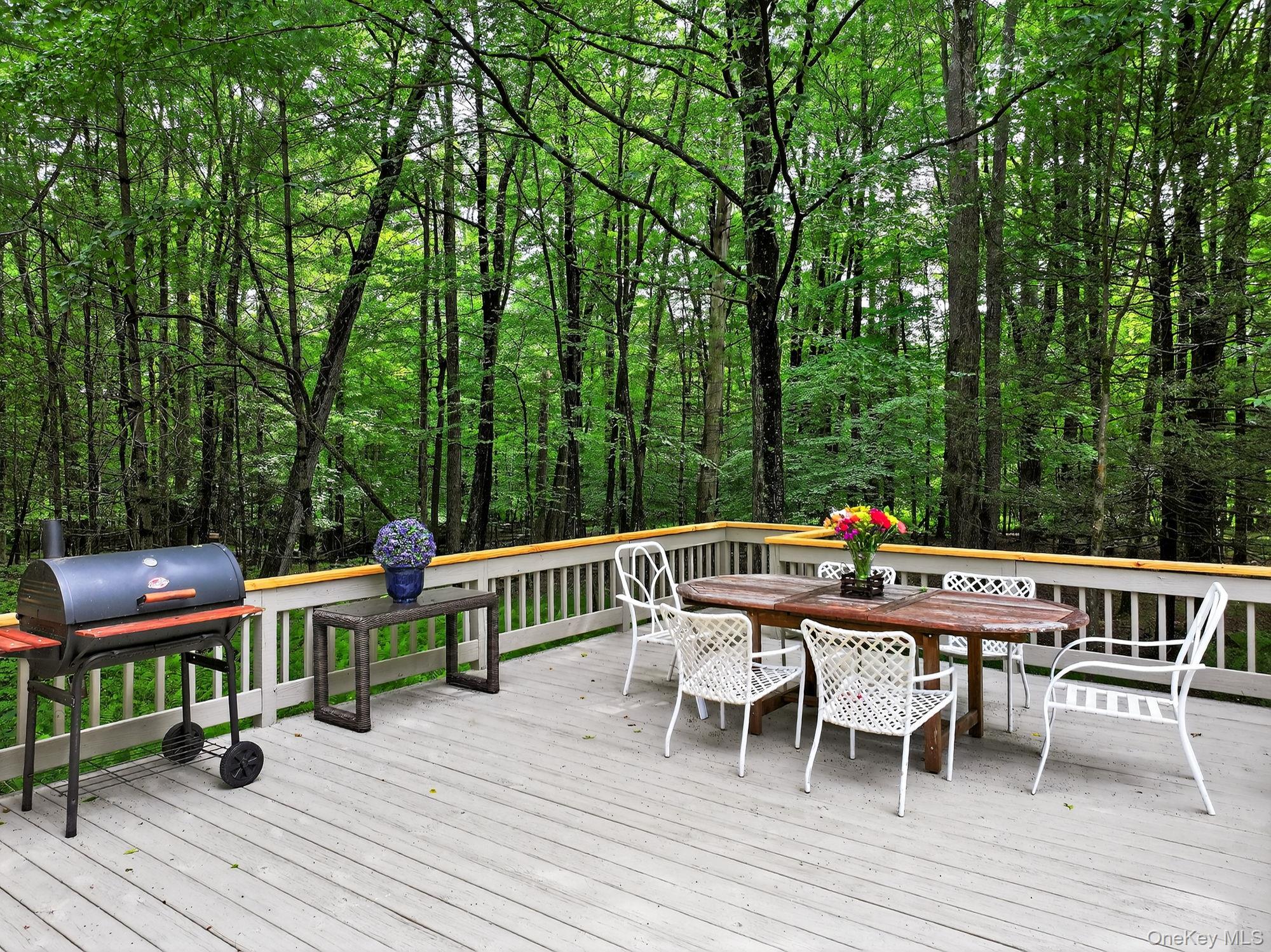 27 Old Wagon Road, Woodstock, NY 12498