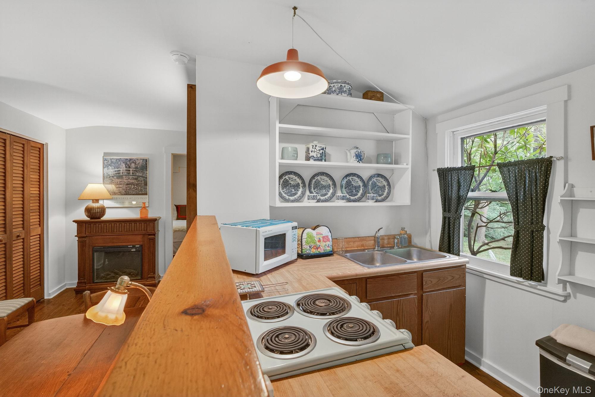 27 Old Wagon Road, Woodstock, NY 12498