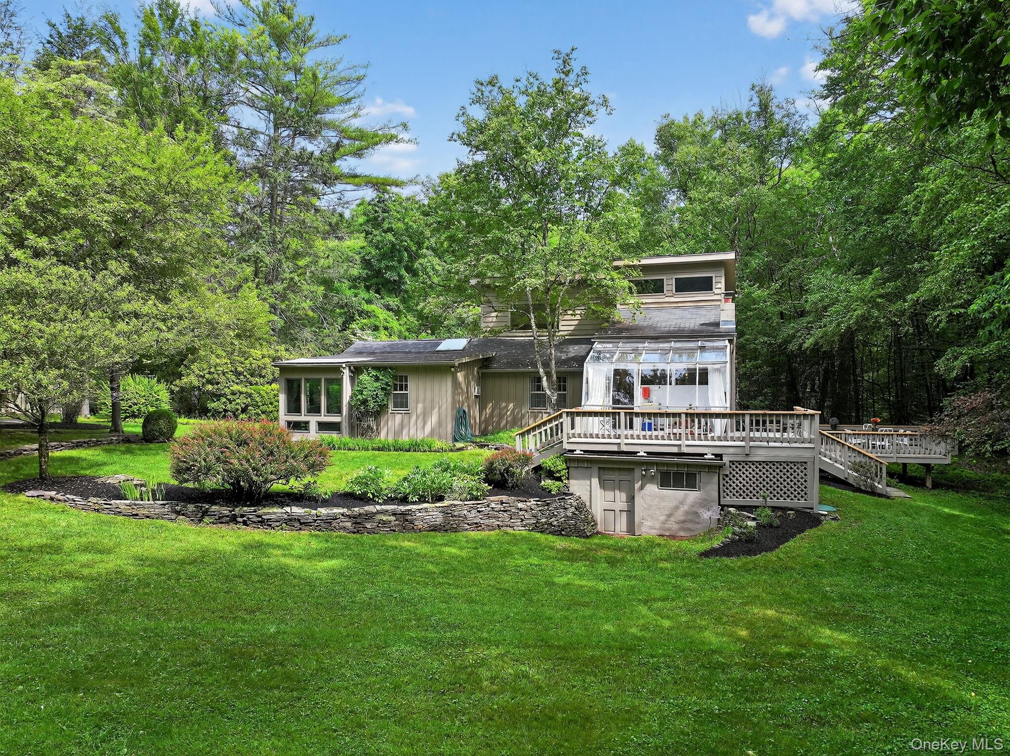 27 Old Wagon Road, Woodstock, NY 12498