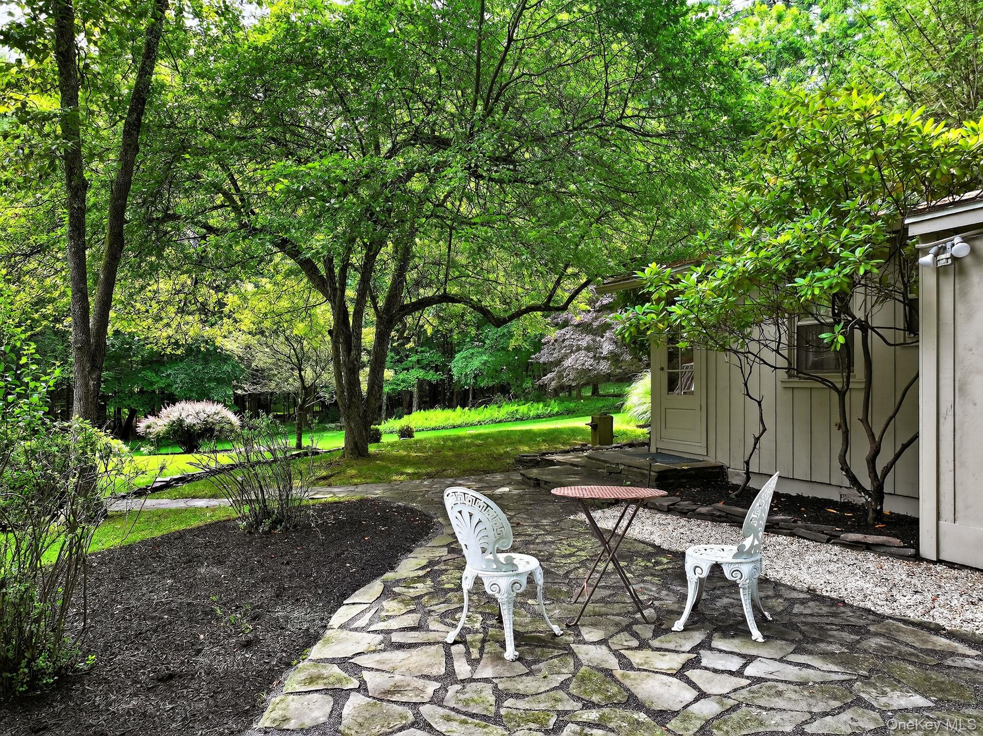 27 Old Wagon Road, Woodstock, NY 12498