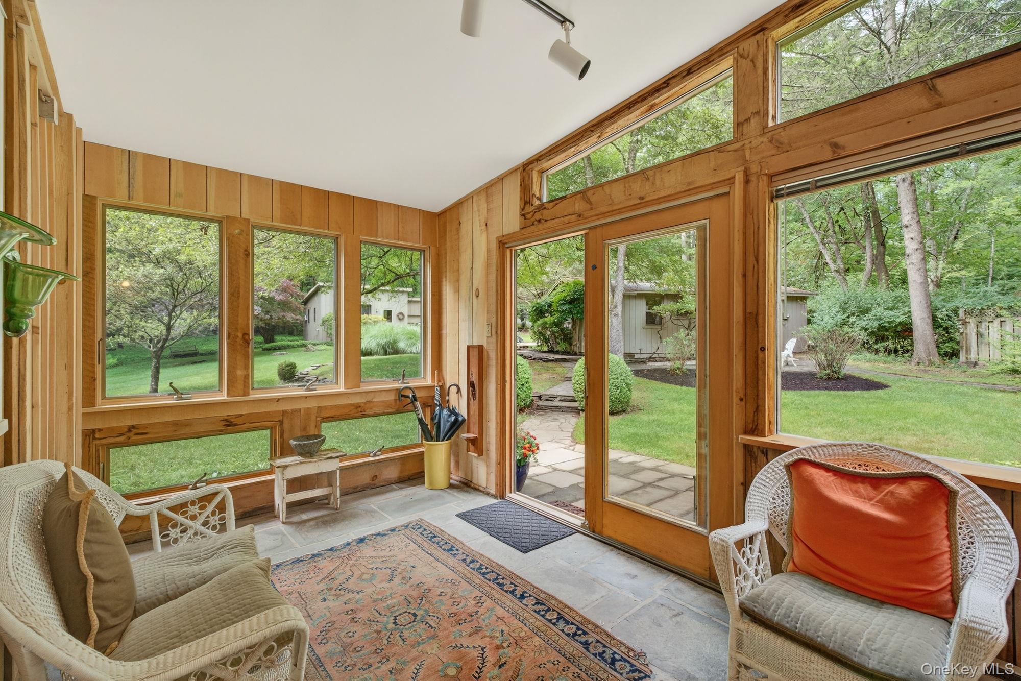 27 Old Wagon Road, Woodstock, NY 12498