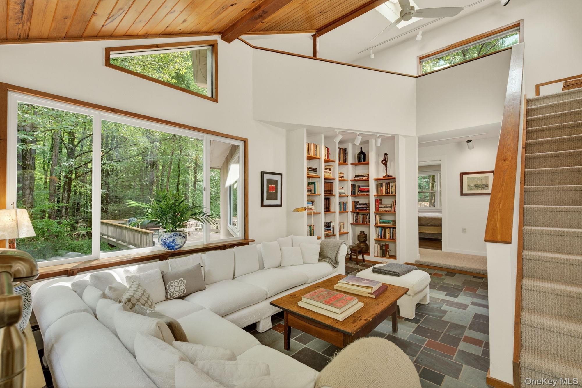 27 Old Wagon Road, Woodstock, NY 12498