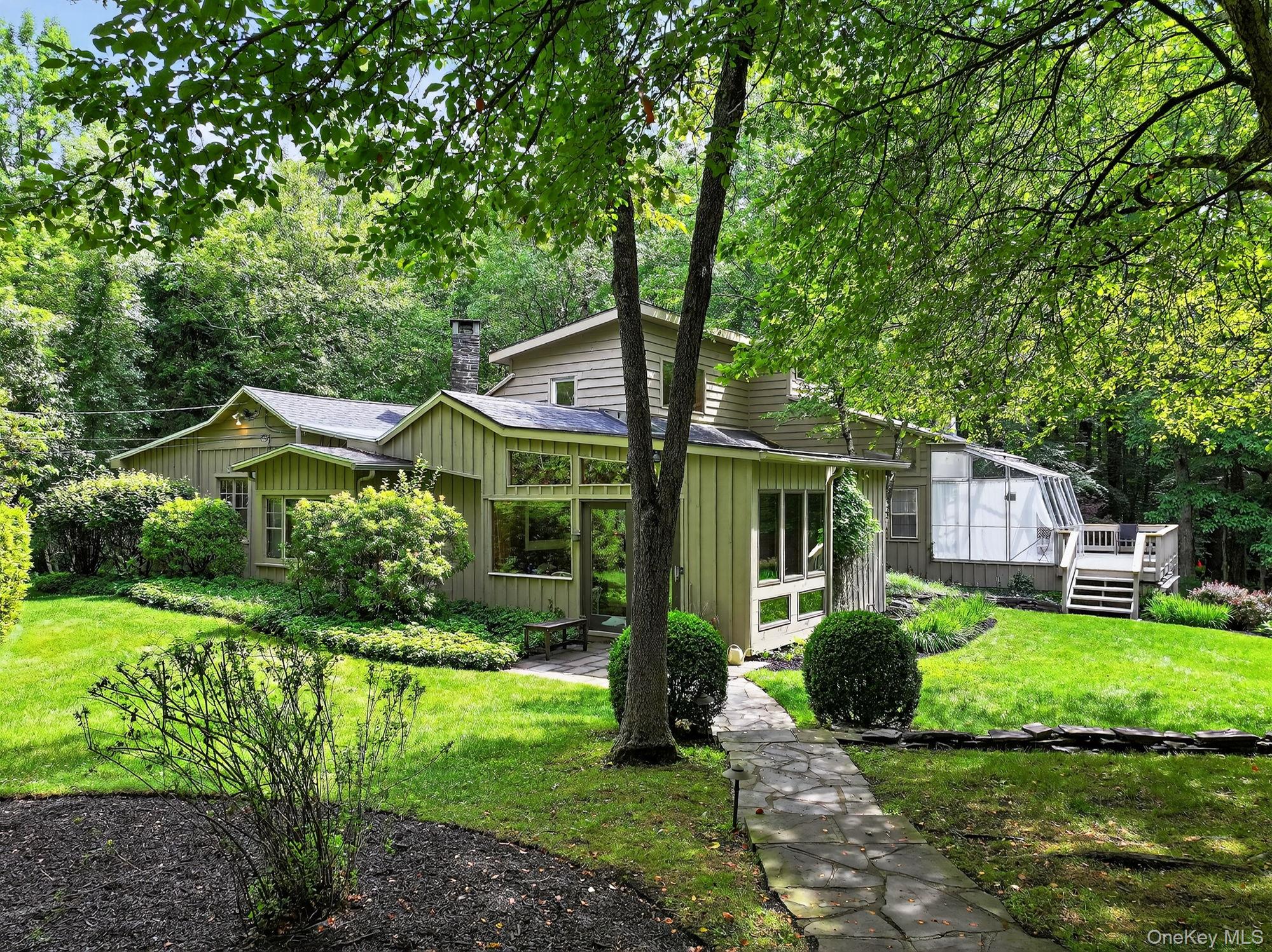 27 Old Wagon Road, Woodstock, NY 12498