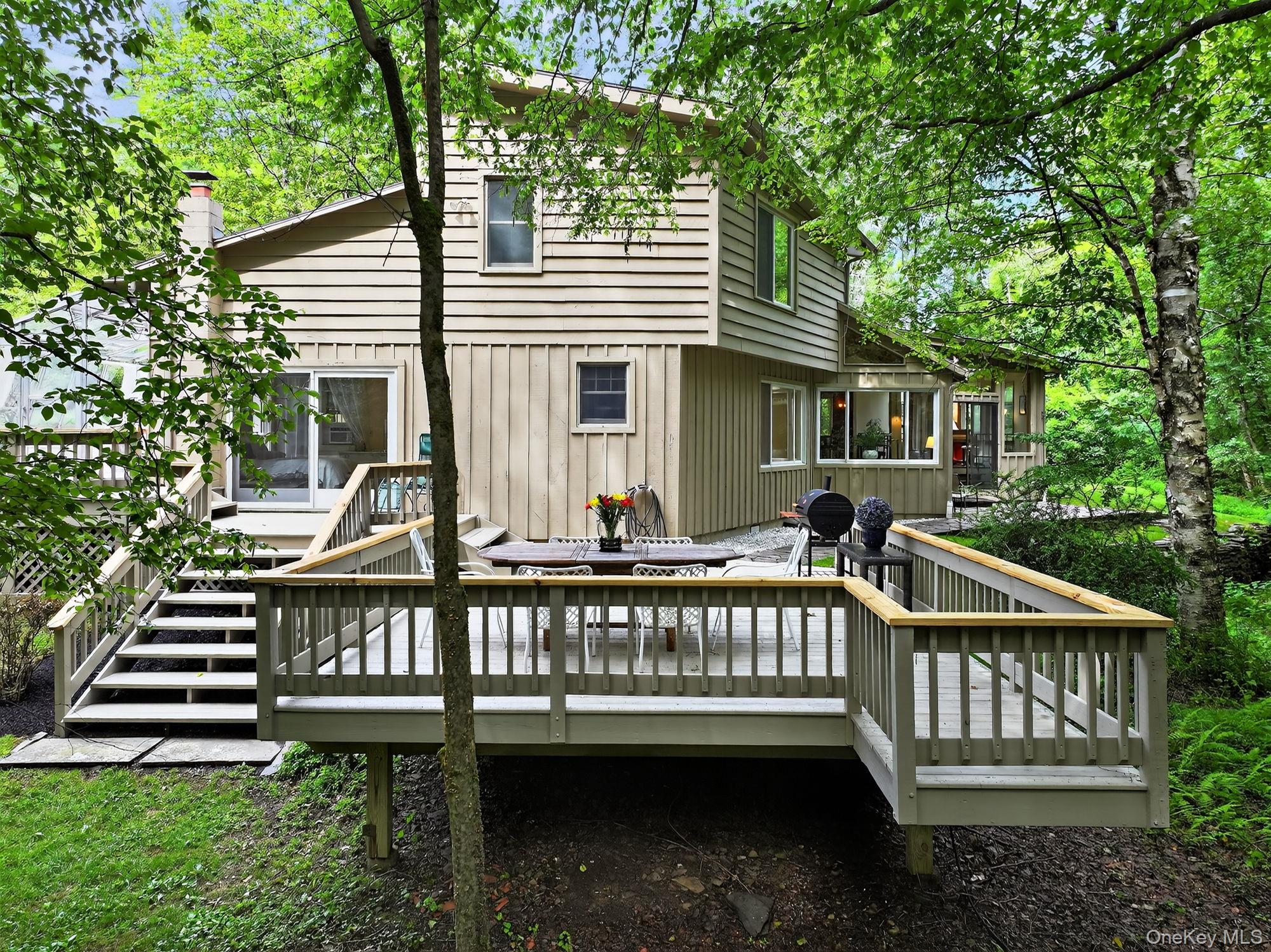 27 Old Wagon Road, Woodstock, NY 12498