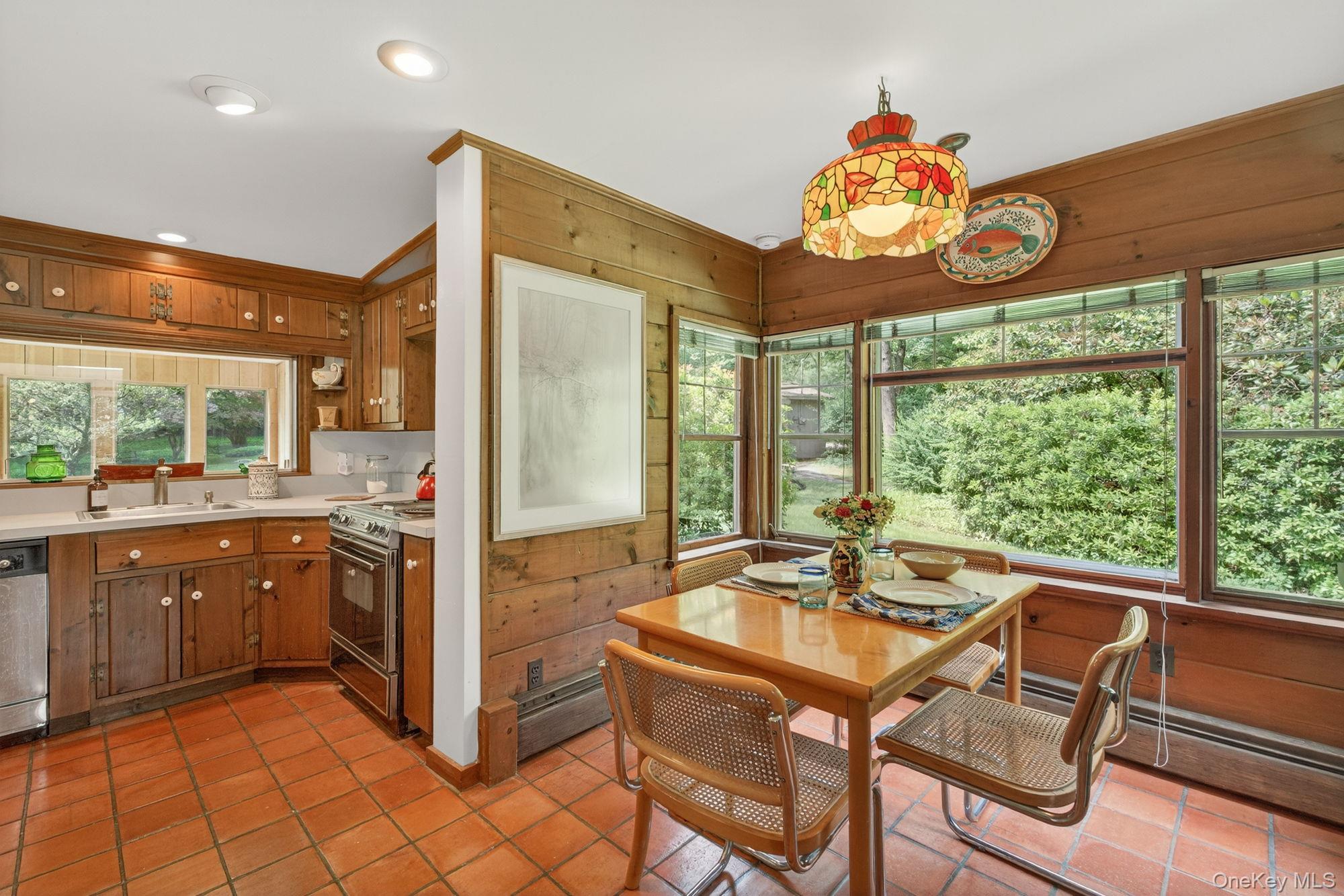 27 Old Wagon Road, Woodstock, NY 12498