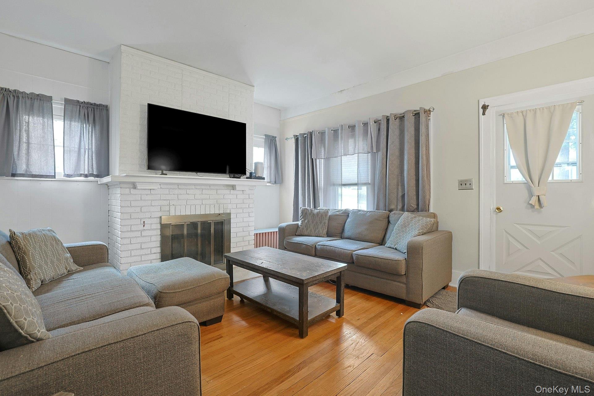 6 Clinton Street, Valhalla, NY 10595