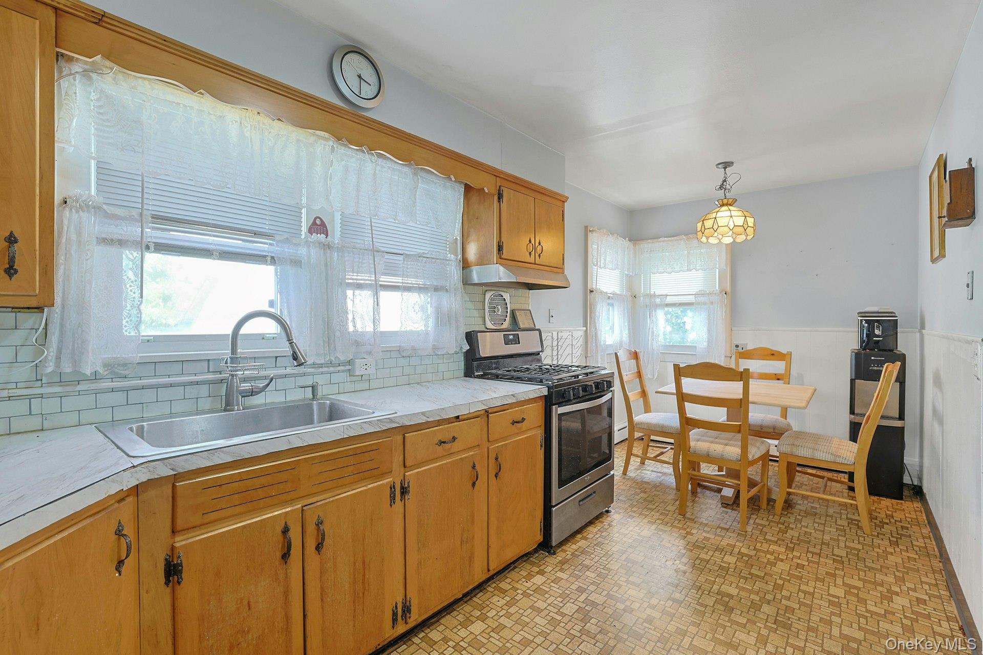 6 Clinton Street, Valhalla, NY 10595