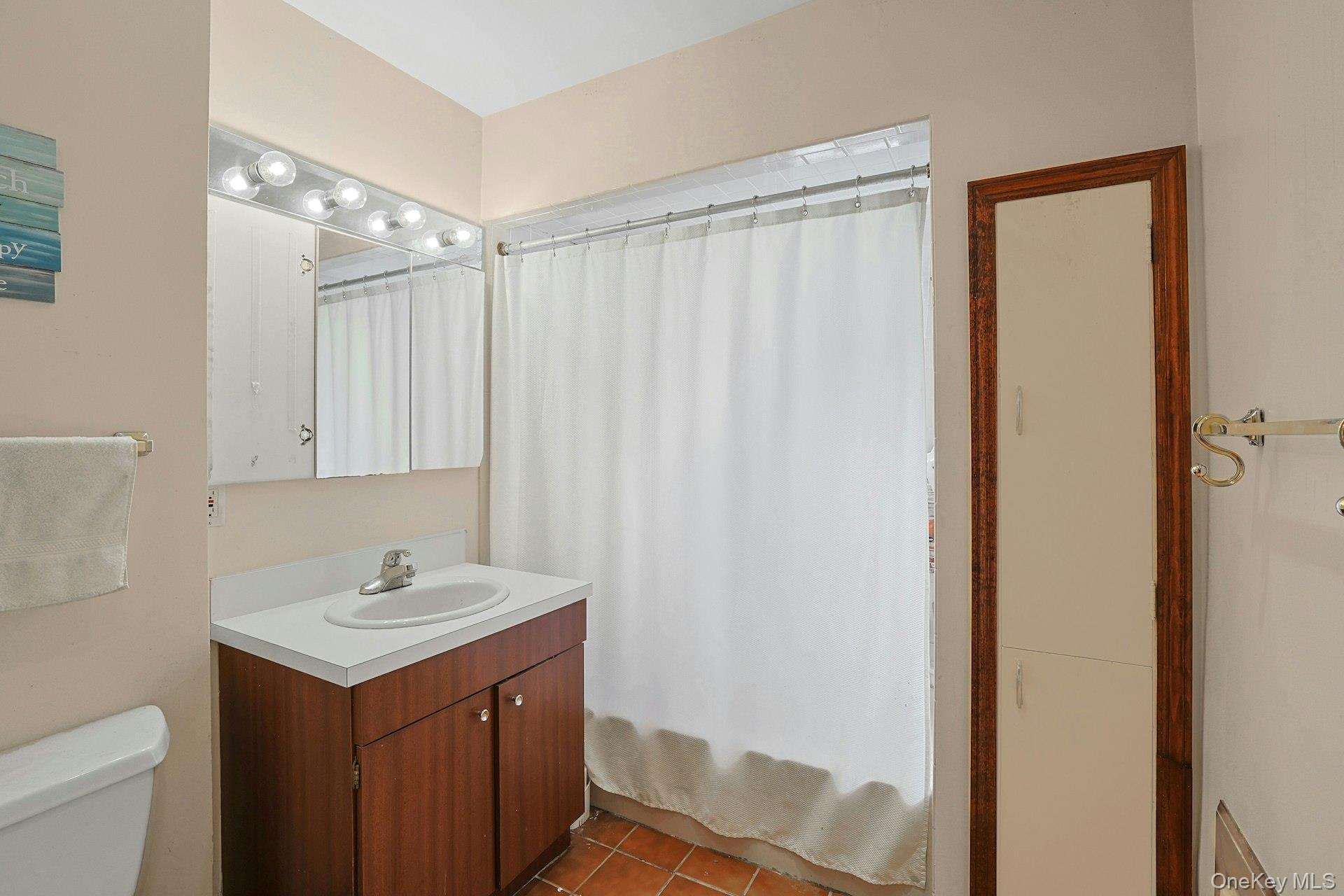 6 Clinton Street, Valhalla, NY 10595