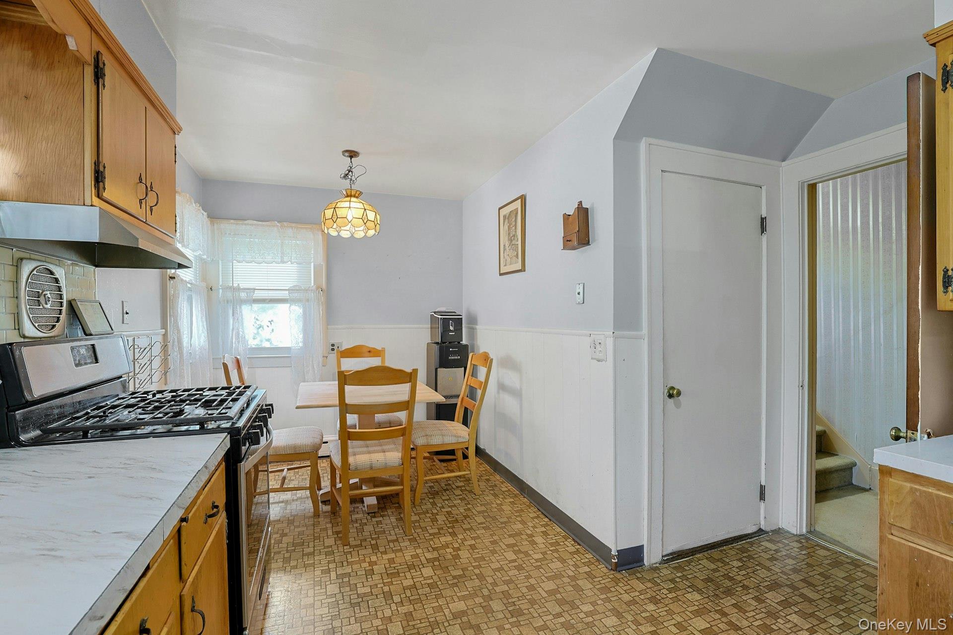 6 Clinton Street, Valhalla, NY 10595