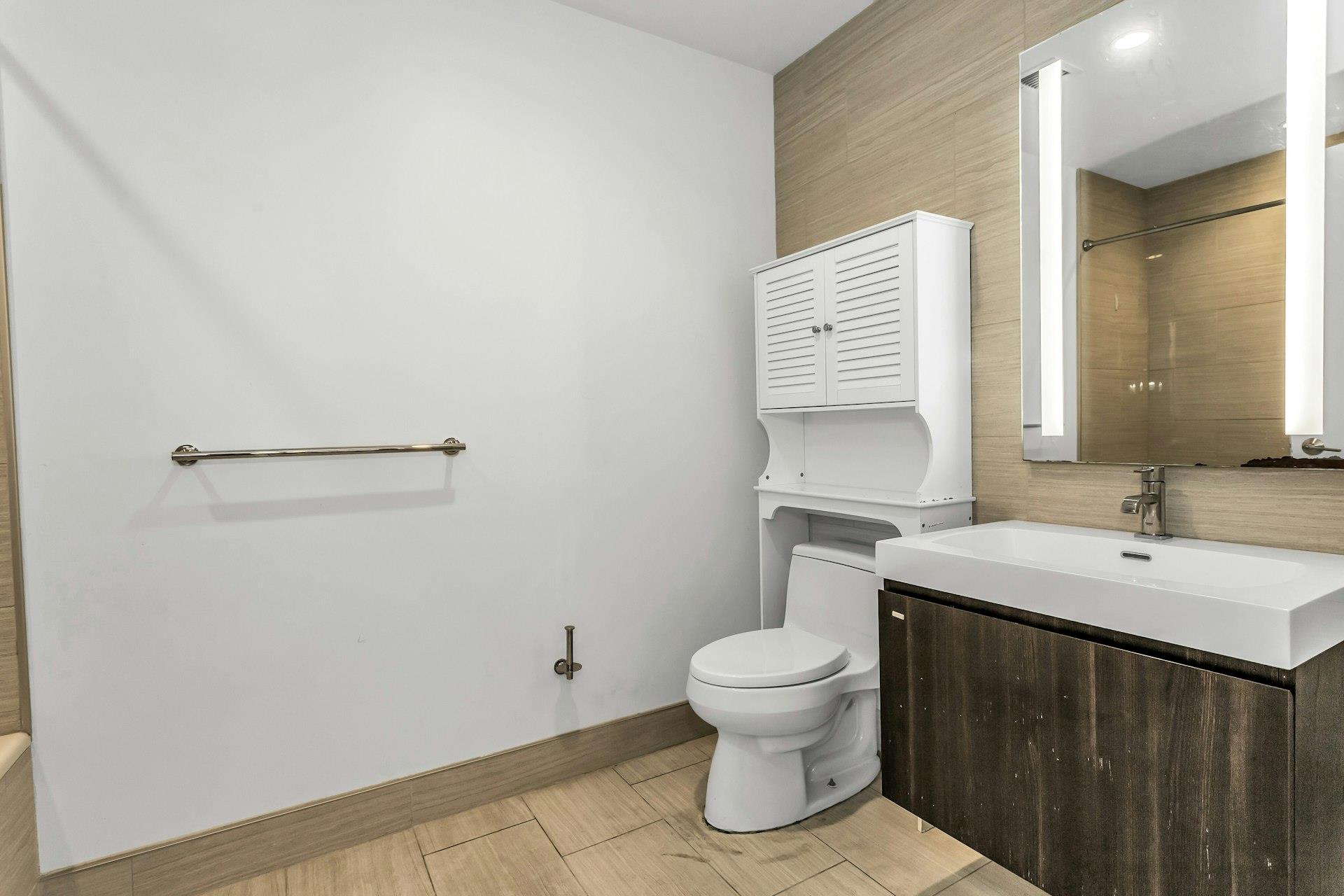 131-03 40th Road # 10E, Flushing, NY 11354