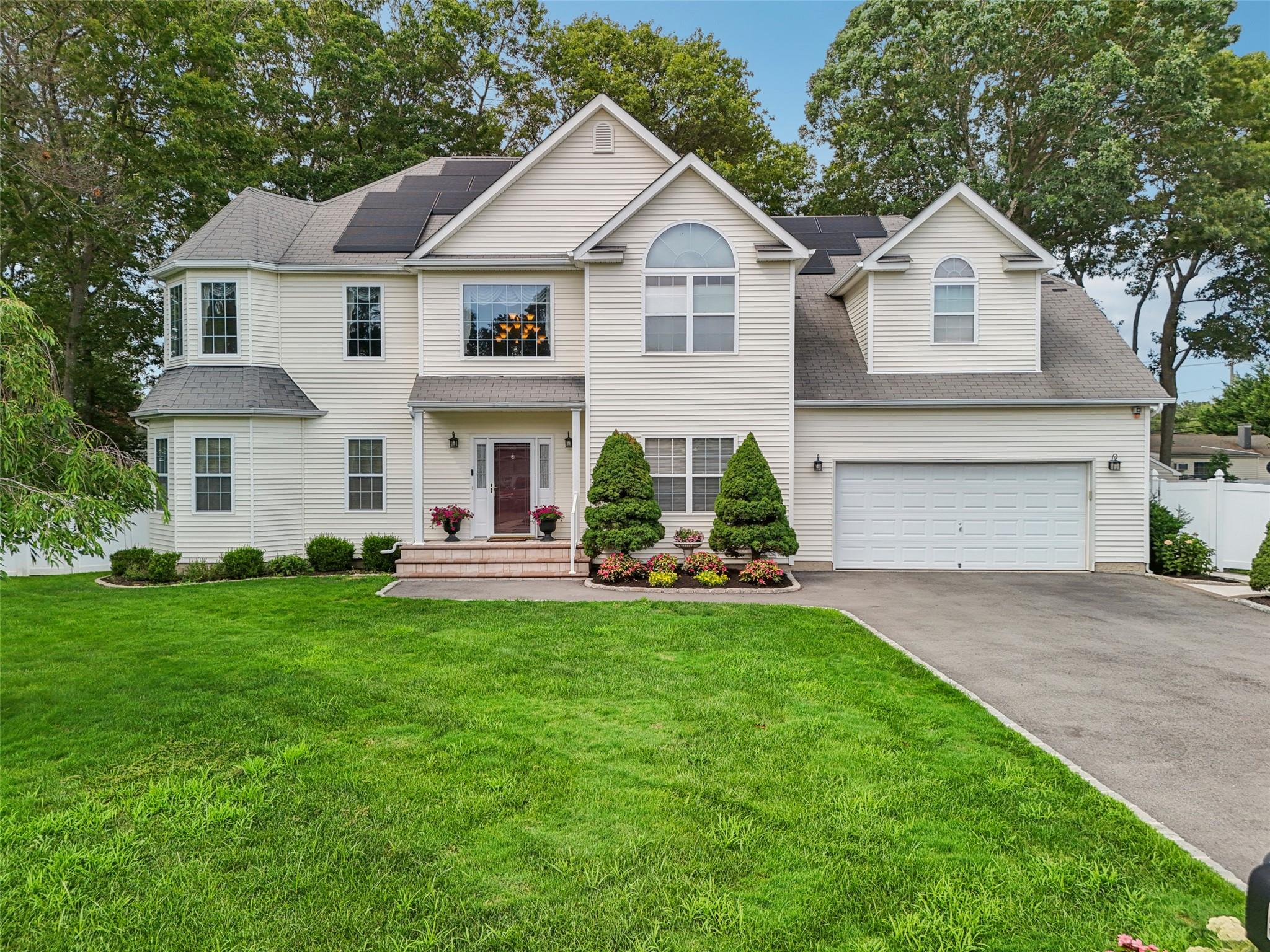 51 Justin Circle, Port Jefferson Station, NY 11776