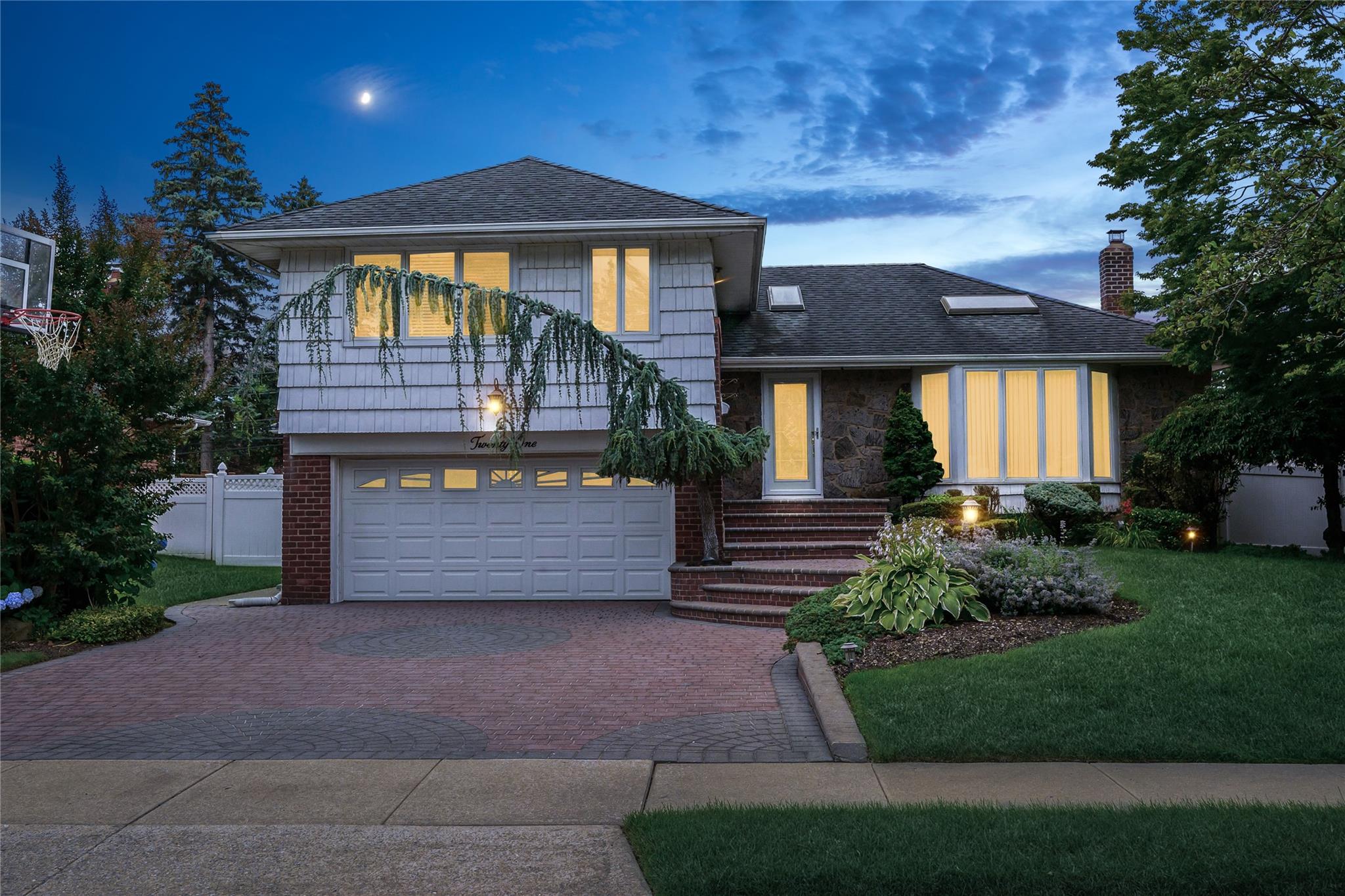 21 Hillvale, Syosset, NY 11791