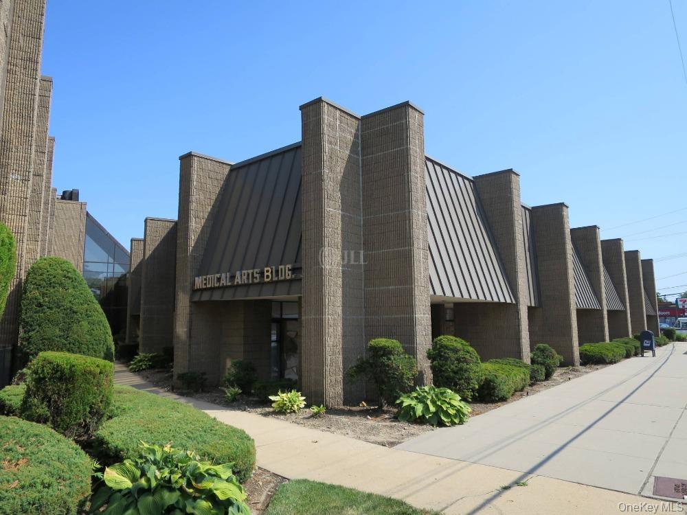 1575 Hillside Avenue # LL3/LL4, New Hyde Park, NY 11040