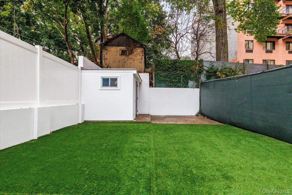 525 E 235th Street, Bronx, NY 10470