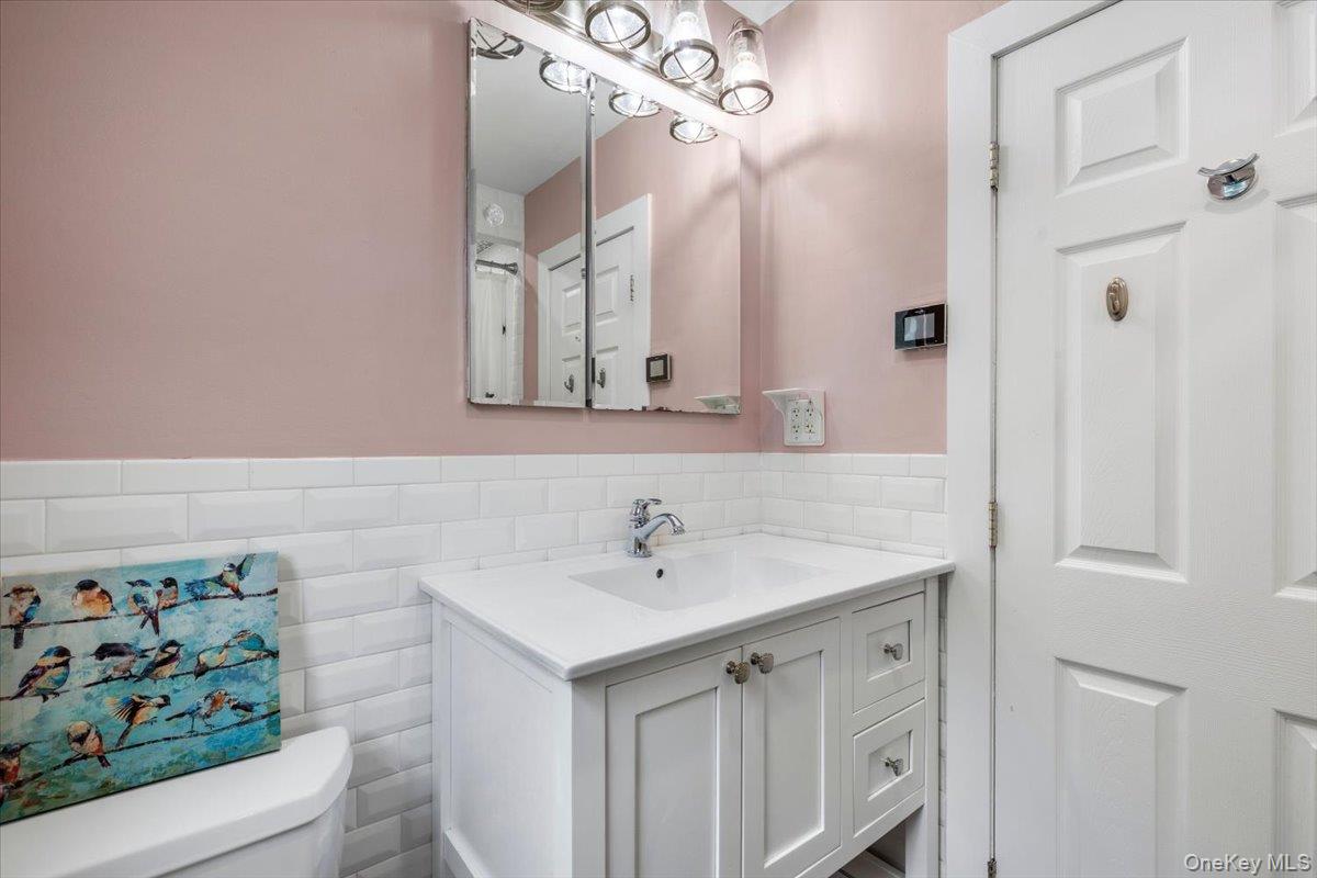 525 E 235th Street, Bronx, NY 10470