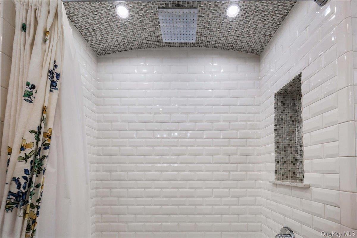 525 E 235th Street, Bronx, NY 10470