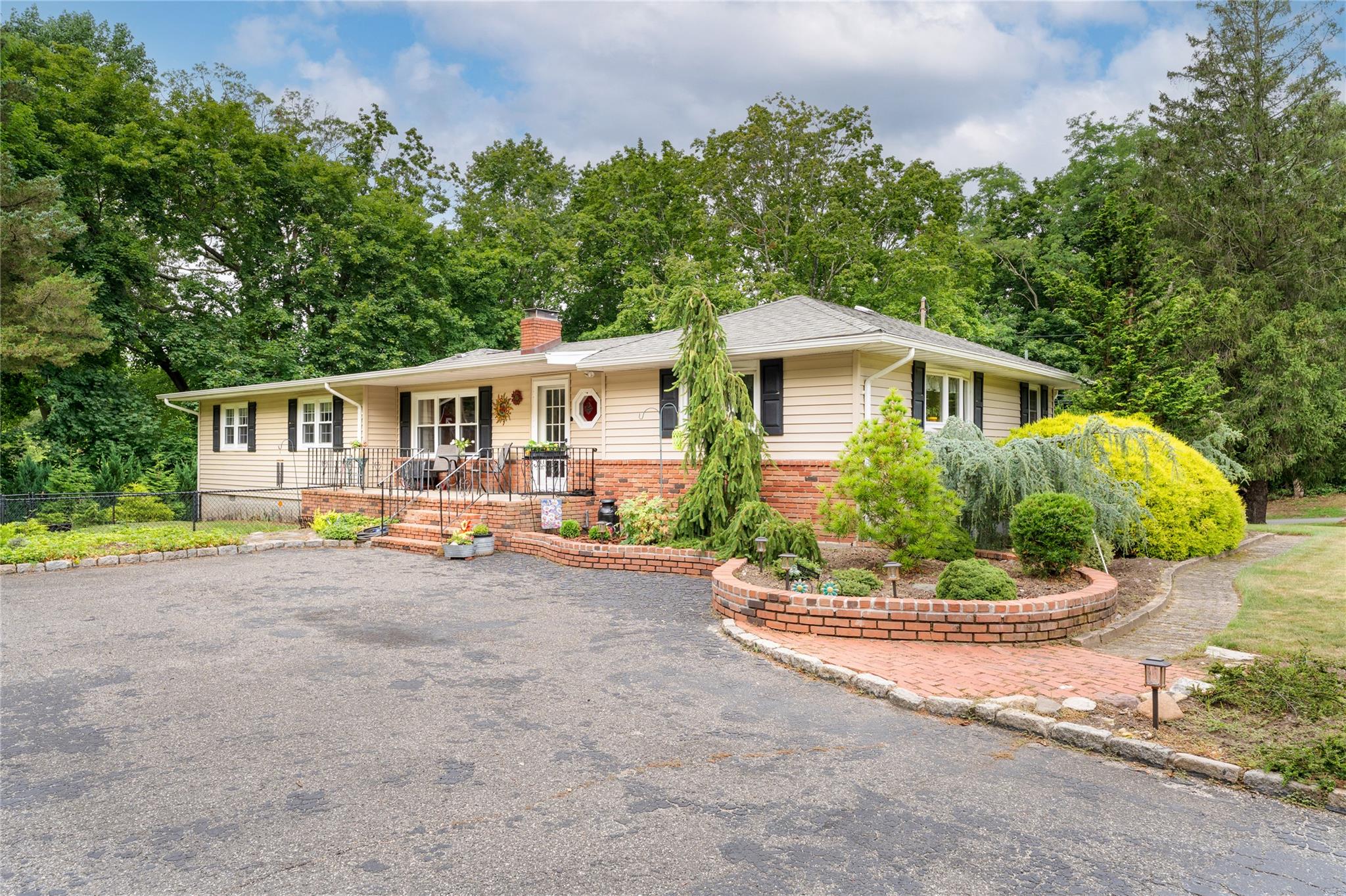 31 Remsen Road, Wading River, NY 11792